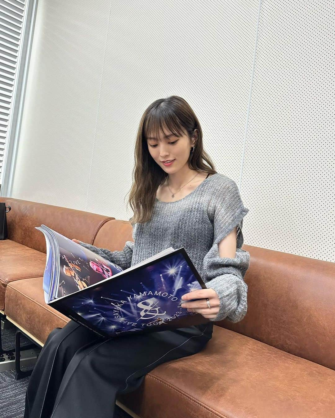 山本彩さんのインスタグラム写真 - (山本彩Instagram)「⁡ 「&」ツアーBlu-rayのFC限定版 色々チェックしたけど、ボリュームすごかた🫢🖤 ⁡」10月17日 21時23分 - sayaka__714