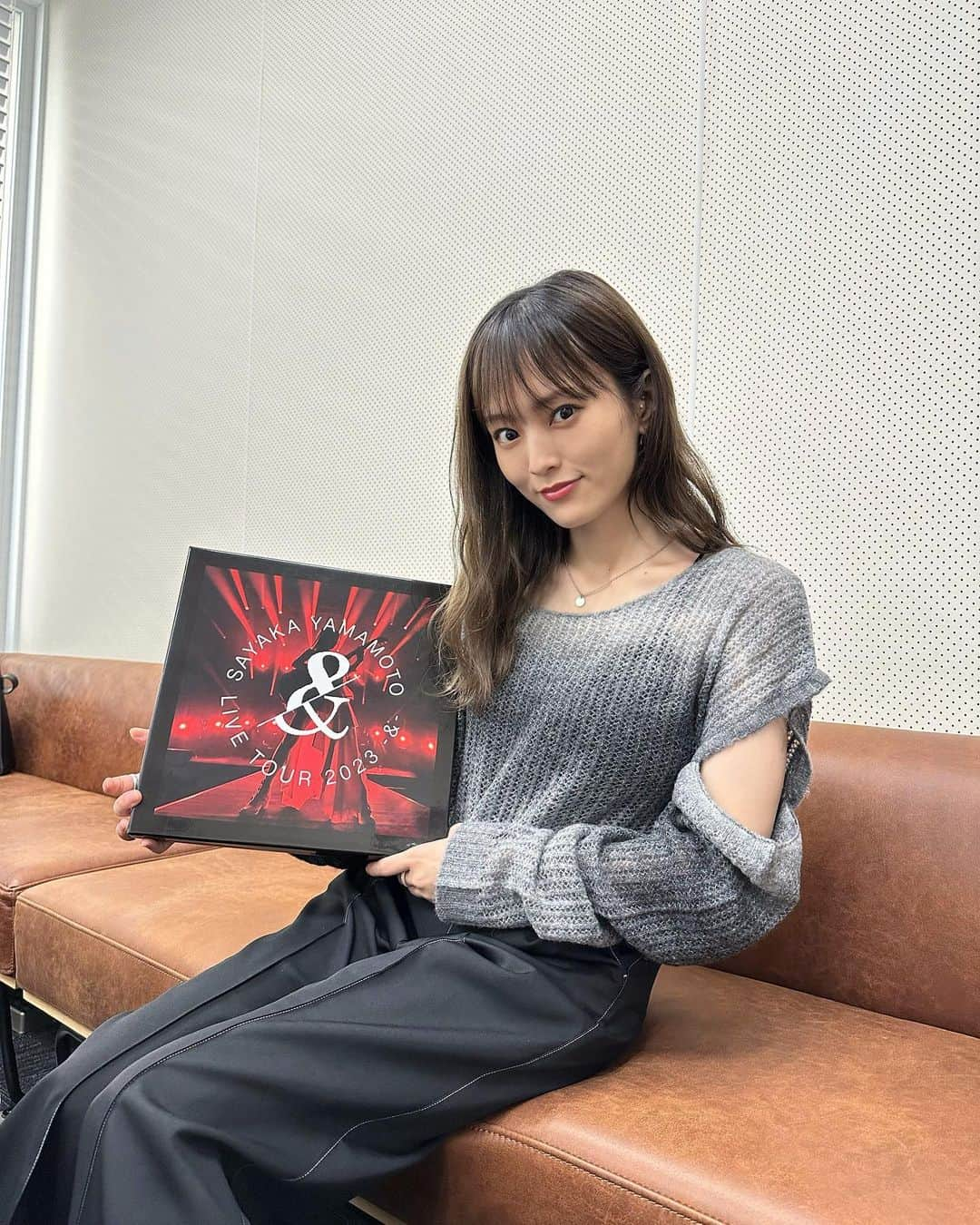 山本彩さんのインスタグラム写真 - (山本彩Instagram)「⁡ 「&」ツアーBlu-rayのFC限定版 色々チェックしたけど、ボリュームすごかた🫢🖤 ⁡」10月17日 21時23分 - sayaka__714