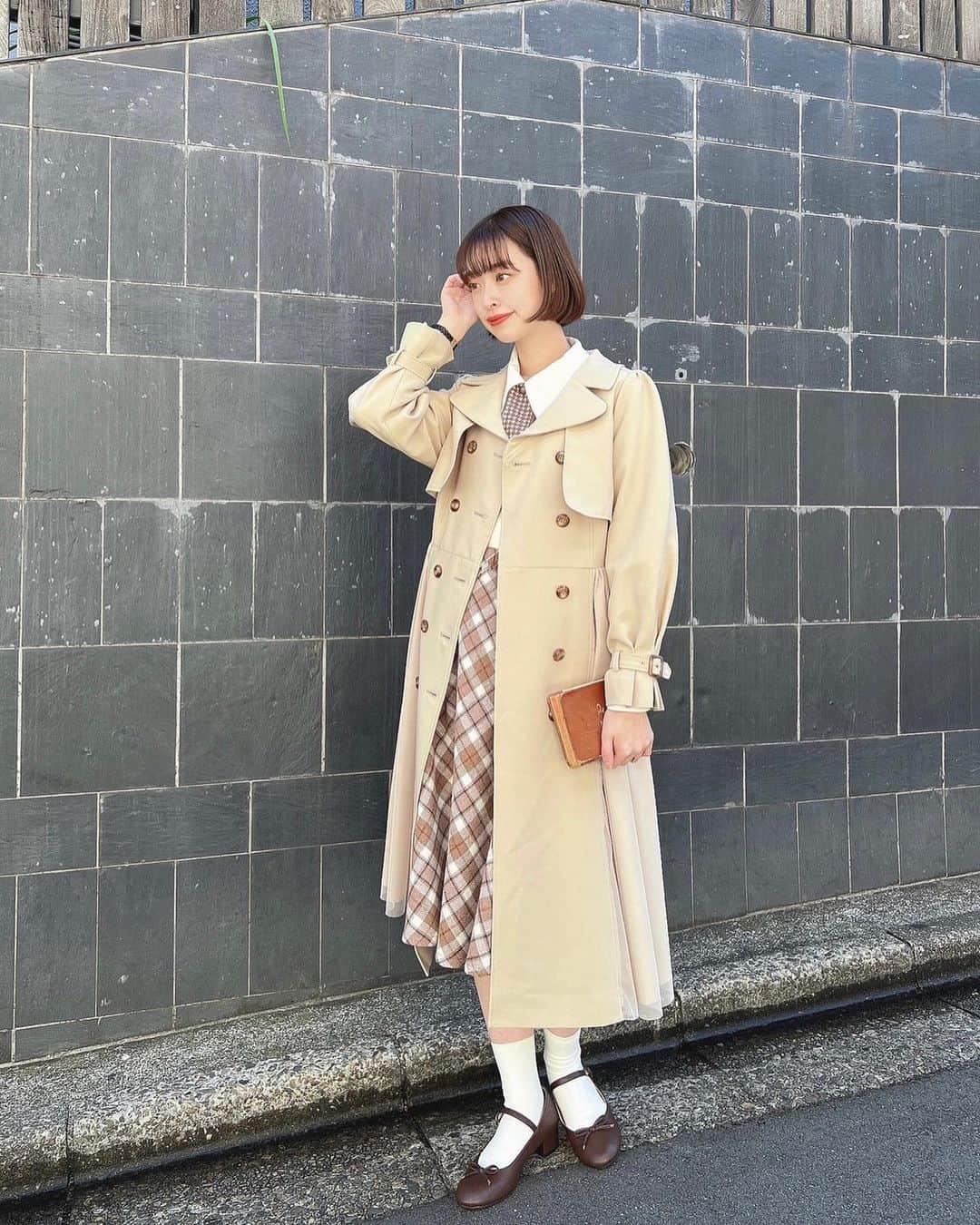 F i.n.t_officialさんのインスタグラム写真 - (F i.n.t_officialInstagram)「. .  ┈┈┈┈┈┈┈┈┈    𝗽𝗶𝗰𝗸 𝘂𝗽 𝗶𝘁𝗲𝗺 🕊️  ┈┈┈┈┈┈┈┈┈  ☑︎ サイドチュールトレンチコート/F&A light beige / dark beige ¥17,600(tax in)  エアリーなチュールをドッキングしたトレンチコート🤍 ふわっと広がるフィット&フレアーで シルエットがとても綺麗です✨  ⁡ 詳細はタグ付けをチェック🏷️  ￣￣￣￣￣￣￣￣￣￣ ⁡ 𝐓𝐡𝐚𝐧𝐤 𝐲𝐨𝐮 𝐬𝐭𝐚𝐦𝐩 𝐫𝐚𝐥𝐥𝐲🤍 ⁡ F i.n.t、an another angelus全店にて、 “サンキュースタンプラリー” を開催中♪ ⁡ 𝟏𝟎/𝟏(日)～𝟏𝟎/𝟑𝟏(火)の期間に店舗にてお買い物いただいたお客様へ、スタンプラリーカードをお渡しいたします。 𝟏𝟏月、𝟏𝟐月にもお買い物いただきスタンプを3つ貯めていただいたお客様へプレゼントを差し上げます♡🎁 ⁡ ※F i.n.t公式通販サイトでは開催いたしません。 ⁡ #fint #2023AW #2023autumn #fashion  #AutumnCollectio‪n #フレアースカート  #フィント #秋コレクション #コレクション #オータムコレクション #ガーリーコーデ #フレアースカート #レトロコーデ #クラシカルコーデ #フレンチカジュアル#ガーリーコーデ #秋色コーデ  #スカート #秋コーデ #秋 #コーディネート #トレンチコート」10月17日 21時24分 - fi.n.t_official