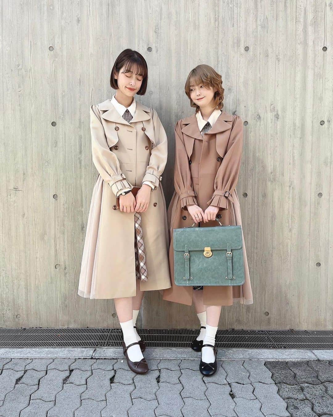 F i.n.t_officialさんのインスタグラム写真 - (F i.n.t_officialInstagram)「. .  ┈┈┈┈┈┈┈┈┈    𝗽𝗶𝗰𝗸 𝘂𝗽 𝗶𝘁𝗲𝗺 🕊️  ┈┈┈┈┈┈┈┈┈  ☑︎ サイドチュールトレンチコート/F&A light beige / dark beige ¥17,600(tax in)  エアリーなチュールをドッキングしたトレンチコート🤍 ふわっと広がるフィット&フレアーで シルエットがとても綺麗です✨  ⁡ 詳細はタグ付けをチェック🏷️  ￣￣￣￣￣￣￣￣￣￣ ⁡ 𝐓𝐡𝐚𝐧𝐤 𝐲𝐨𝐮 𝐬𝐭𝐚𝐦𝐩 𝐫𝐚𝐥𝐥𝐲🤍 ⁡ F i.n.t、an another angelus全店にて、 “サンキュースタンプラリー” を開催中♪ ⁡ 𝟏𝟎/𝟏(日)～𝟏𝟎/𝟑𝟏(火)の期間に店舗にてお買い物いただいたお客様へ、スタンプラリーカードをお渡しいたします。 𝟏𝟏月、𝟏𝟐月にもお買い物いただきスタンプを3つ貯めていただいたお客様へプレゼントを差し上げます♡🎁 ⁡ ※F i.n.t公式通販サイトでは開催いたしません。 ⁡ #fint #2023AW #2023autumn #fashion  #AutumnCollectio‪n #フレアースカート  #フィント #秋コレクション #コレクション #オータムコレクション #ガーリーコーデ #フレアースカート #レトロコーデ #クラシカルコーデ #フレンチカジュアル#ガーリーコーデ #秋色コーデ  #スカート #秋コーデ #秋 #コーディネート #トレンチコート」10月17日 21時24分 - fi.n.t_official