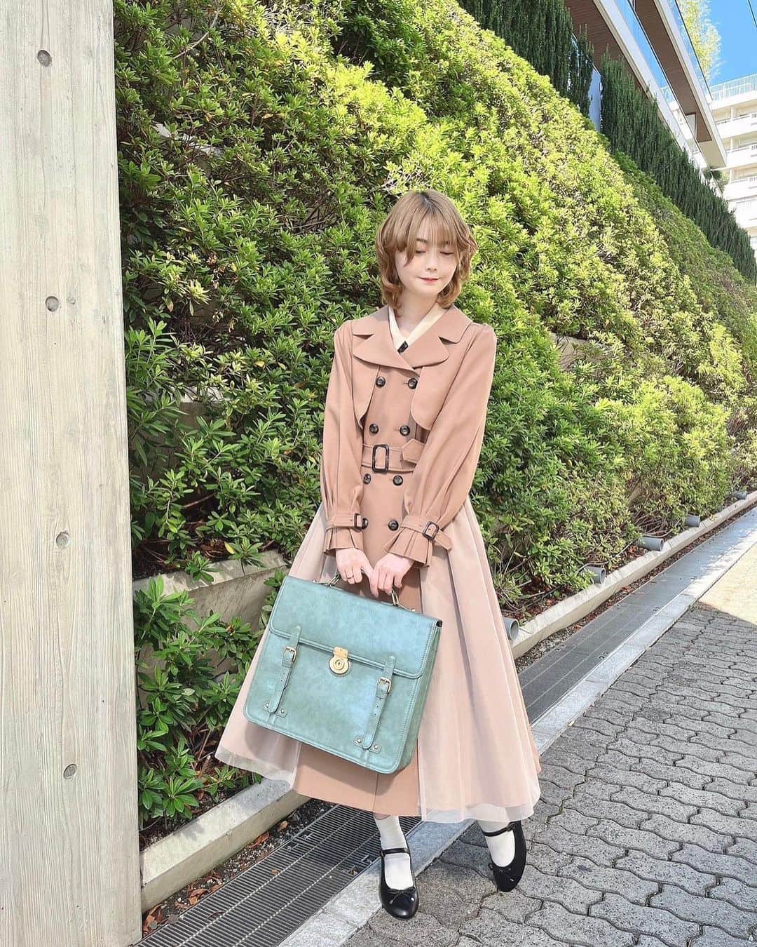 F i.n.t_officialさんのインスタグラム写真 - (F i.n.t_officialInstagram)「. .  ┈┈┈┈┈┈┈┈┈    𝗽𝗶𝗰𝗸 𝘂𝗽 𝗶𝘁𝗲𝗺 🕊️  ┈┈┈┈┈┈┈┈┈  ☑︎ サイドチュールトレンチコート/F&A light beige / dark beige ¥17,600(tax in)  エアリーなチュールをドッキングしたトレンチコート🤍 ふわっと広がるフィット&フレアーで シルエットがとても綺麗です✨  ⁡ 詳細はタグ付けをチェック🏷️  ￣￣￣￣￣￣￣￣￣￣ ⁡ 𝐓𝐡𝐚𝐧𝐤 𝐲𝐨𝐮 𝐬𝐭𝐚𝐦𝐩 𝐫𝐚𝐥𝐥𝐲🤍 ⁡ F i.n.t、an another angelus全店にて、 “サンキュースタンプラリー” を開催中♪ ⁡ 𝟏𝟎/𝟏(日)～𝟏𝟎/𝟑𝟏(火)の期間に店舗にてお買い物いただいたお客様へ、スタンプラリーカードをお渡しいたします。 𝟏𝟏月、𝟏𝟐月にもお買い物いただきスタンプを3つ貯めていただいたお客様へプレゼントを差し上げます♡🎁 ⁡ ※F i.n.t公式通販サイトでは開催いたしません。 ⁡ #fint #2023AW #2023autumn #fashion  #AutumnCollectio‪n #フレアースカート  #フィント #秋コレクション #コレクション #オータムコレクション #ガーリーコーデ #フレアースカート #レトロコーデ #クラシカルコーデ #フレンチカジュアル#ガーリーコーデ #秋色コーデ  #スカート #秋コーデ #秋 #コーディネート #トレンチコート」10月17日 21時24分 - fi.n.t_official