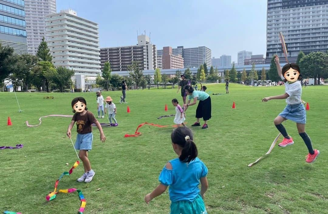 松原梨恵さんのインスタグラム写真 - (松原梨恵Instagram)「☀️青空☁️新体操☀️ 太陽・風・空気… 屋外での新体操はとっても気持ち良かった〜🤗 もっと気軽に！新体操と触れる機会がたくさんできたら良いな🥹🌈  #新体操 #RythmicGymnastics #東海東京フィナンシャルホールディングス #豊洲」10月17日 21時26分 - erierie38