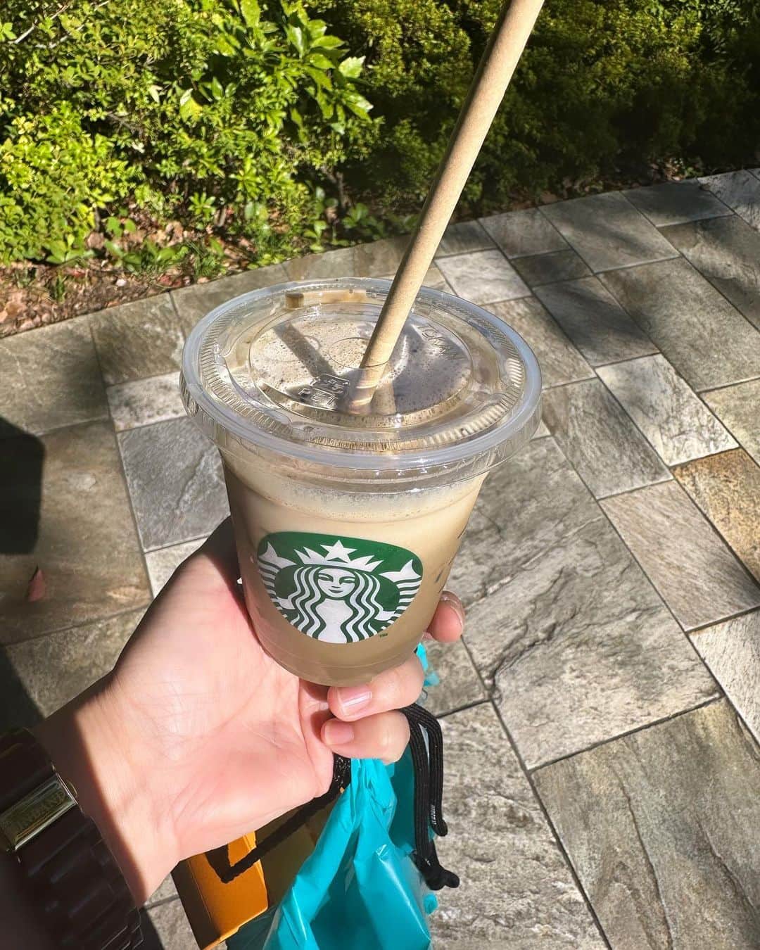 生天目仁美 のインスタグラム：「本日も スーパーJチャンネルを 見てくれた皆様 ありがとうございました😊  チンパンジーと鹿と… 動物のニュースを読む事が 多かったなぁ…  今日はね、少し早く着いたので スタバまで飲み物買いに 行ってきました。  和三蜜ほうじ茶ティーラテ 美味しい😋 ヒルズに取り扱ってるスタバがあるのです。  #スーパーjチャンネル」