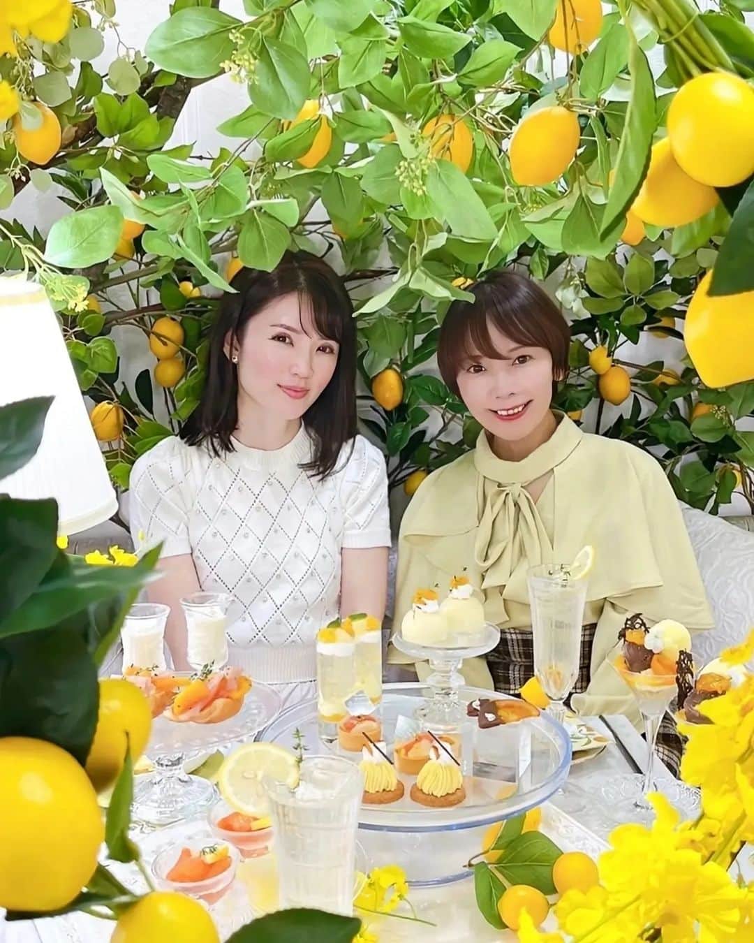 三宅裕子さんのインスタグラム写真 - (三宅裕子Instagram)「⁡HAUTE COUTURE CAFE ⁡ ⁡OMOTESANDO🧁𓂃𓈒𓏸︎︎︎︎⁡ ⁡@hautecouturecafe_official ⁡⁡⁡ ⁡⁡ ⁡再投稿✏⁡⁡(動画にしました☺️⁡ ⁡スワイプしてね♡) ⁡ ⁡Lemon and Orange Citrus 🍋❁⃘*.ﾟ⁡⁡ ⁡仲良しのみなみちゃんと⁡ ⁡行ってきたよ♡⁡ ⁡ ⁡レモン、オレンジ、グレープフルーツ、ゆずなど柑橘類のフルーツたっぷりのメニュー⁡ ⁡ ⁡可愛すぎて感動…❣️⁡⁡⁡⁡ ⁡ ⁡特にシトラスと🍫のパルフェが⁡ ⁡美味しかったな🐰 内装は⁡イエローとオレンジのお花で⁡ ⁡いっぱい💐 ⁡ ⁡中目黒店にはお邪魔した事があったけれど表参道店は初めて。⁡ ⁡開放感のあるかんじでとても ⁡素敵でした♡⁡ ⁡ ⁡⁡ ⁡また行きたいな😊⁡ ⁡⁡ ⁡⁡ ⁡°・*:.。.☆⁡ ⁡⁡ ⁡ #オートクチュールカフェ⁡⁡ ⁡ #hautecouturecafeomotesando ⁡ #カフェが好き ⁡ #カフェ巡り⁡ ⁡ #アフタヌーンティー⁡ ⁡ #表参道カフェ⁡ ⁡ #表参道グルメ⁡ ⁡ #表参道⁡  #omotesando ⁡ #ヌン活 ⁡ #sweets ⁡ #スイーツ好きさんと繋がりたい ⁡ ⁡」10月17日 21時27分 - yuko_miyake