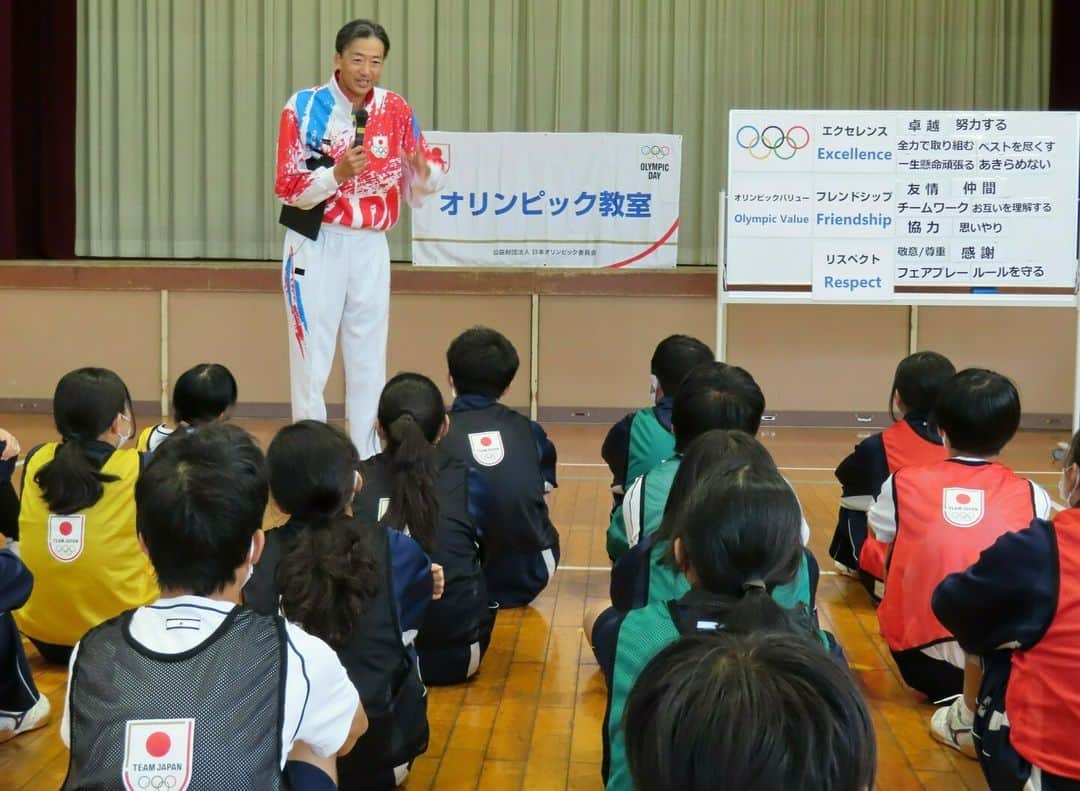 日本オリンピック委員会のインスタグラム：「本日、福山市立至誠中学校にて、 #バレーボール の #南克幸 さんによる #オリンピック教室 を実施いたしました！ ご参加いただいた中学生の皆さん、ありがとうございました！  #TEAMJAPAN #がんばれニッポン」