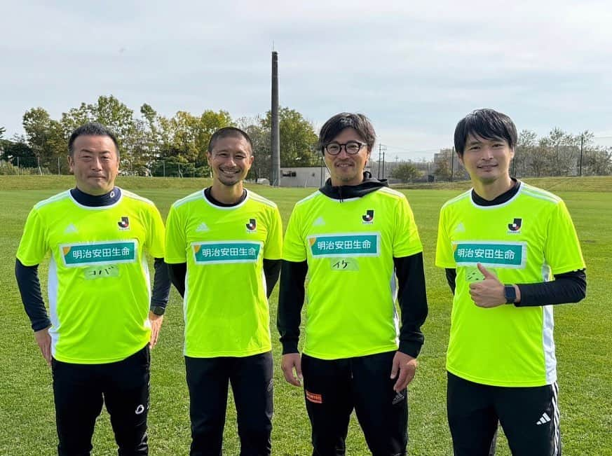 青山隼さんのインスタグラム写真 - (青山隼Instagram)「明治安田生命サッカースクールin苫小牧に参加させて頂きました！ 天候にも恵まれ100人近くの子供達をボールを蹴る事ができました！ 苫小牧の皆さんありがとうございました🙇‍♂️ #明治安田生命 #イベント #指導 #指導者 #コーチ #サッカー #soccer #サッカー少年 #サッカークラブ #サカママ #サッカースクール #苫小牧 #サッカー教室  @j.league_players_ob  #青山隼 #元プロサッカー選手 #俳優 #タレント #名古屋グランパス #セレッソ大阪 #浦和レッズ #徳島ヴォルティス #レジェンド #アンバサダー #地元 #仙台」10月17日 16時06分 - jun_aoyama_show_wa