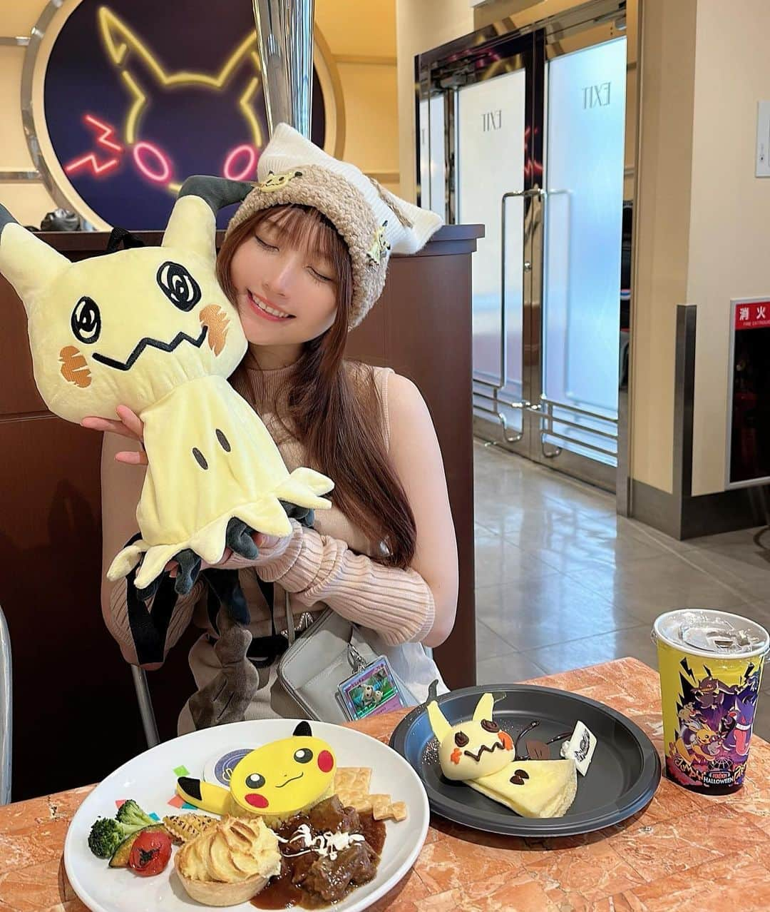 あまつ様さんのインスタグラム写真 - (あまつ様Instagram)「👻  ミミッキュ…LOVE……💛  ユニバのポケモン最高だったよ😭🤍✨  #あまつまりな #あまつ様 #私服」10月17日 16時04分 - r_ap82_