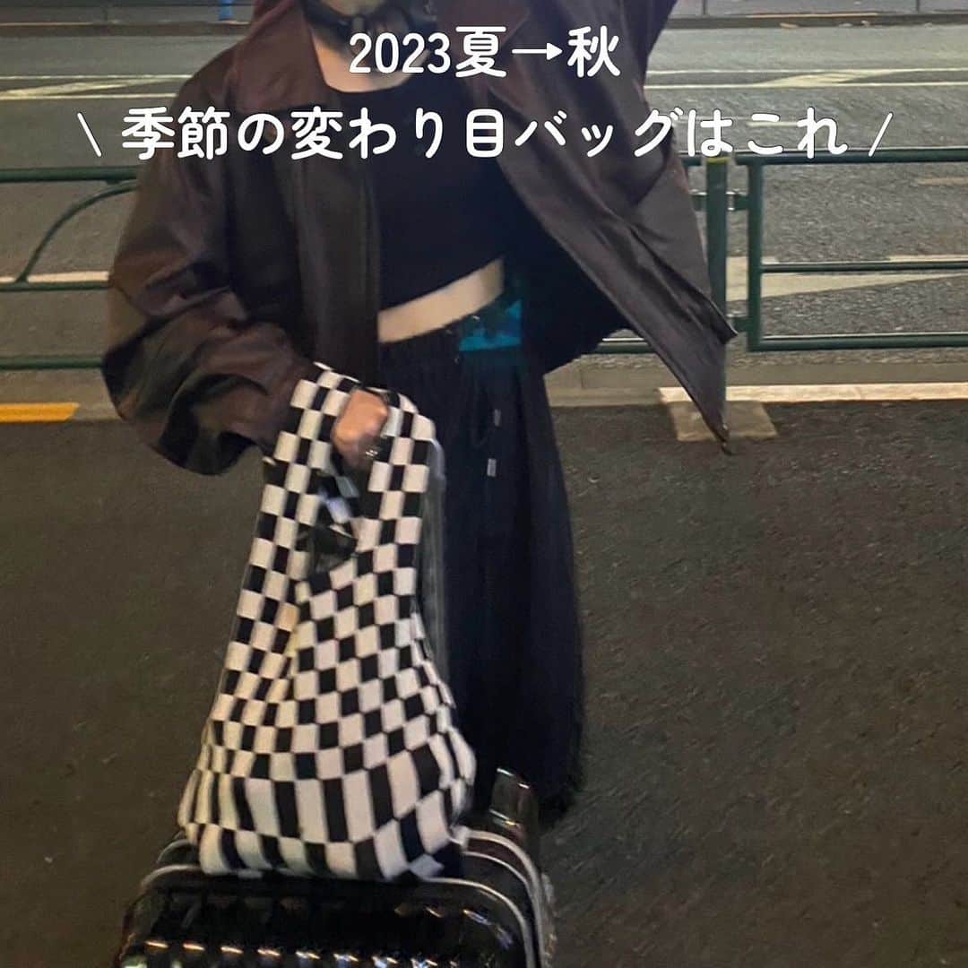 SHEL'MAGのインスタグラム：「2023【夏→秋】今ドキ女子の季節の変わり目バッグはこれ ━━━━━━━━━━━━━━━ 2023定番&トレンドで今年選びたい秋バッグについて調査。  存在感のあるチェーンバッグやトレンドのワンハンドルバッグなど、シェルターウエブストアでは1万円以下で買えるバッグが沢山！  ショップスタッフのバッグを参考に季節の変わり目を楽しんで。 ━━━━━━━━━━━━━━━ #SHELTTERWEBSTORE  #SHELMAG  #ショップスタッフ  #バッグ」
