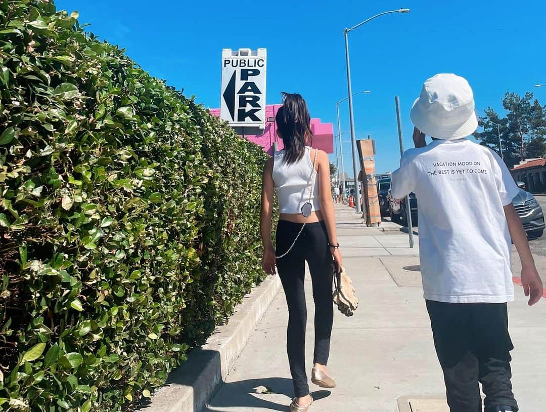 堀江直美さんのインスタグラム写真 - (堀江直美Instagram)「📍 Melrose Ave.  昔お仕事で来てた場所に家族で来れるなんて嬉しい☺️  #family#familytime#familytrip#家族時間#家族旅行#ロサンゼルス#ロサンゼルス旅行#la#latrip#innout#innoutburger#innoutburger#hn✈️trip#hiand#ハイアンド#メルローズ#melroseavenue」10月17日 16時19分 - naomiiiiiiiiiiii