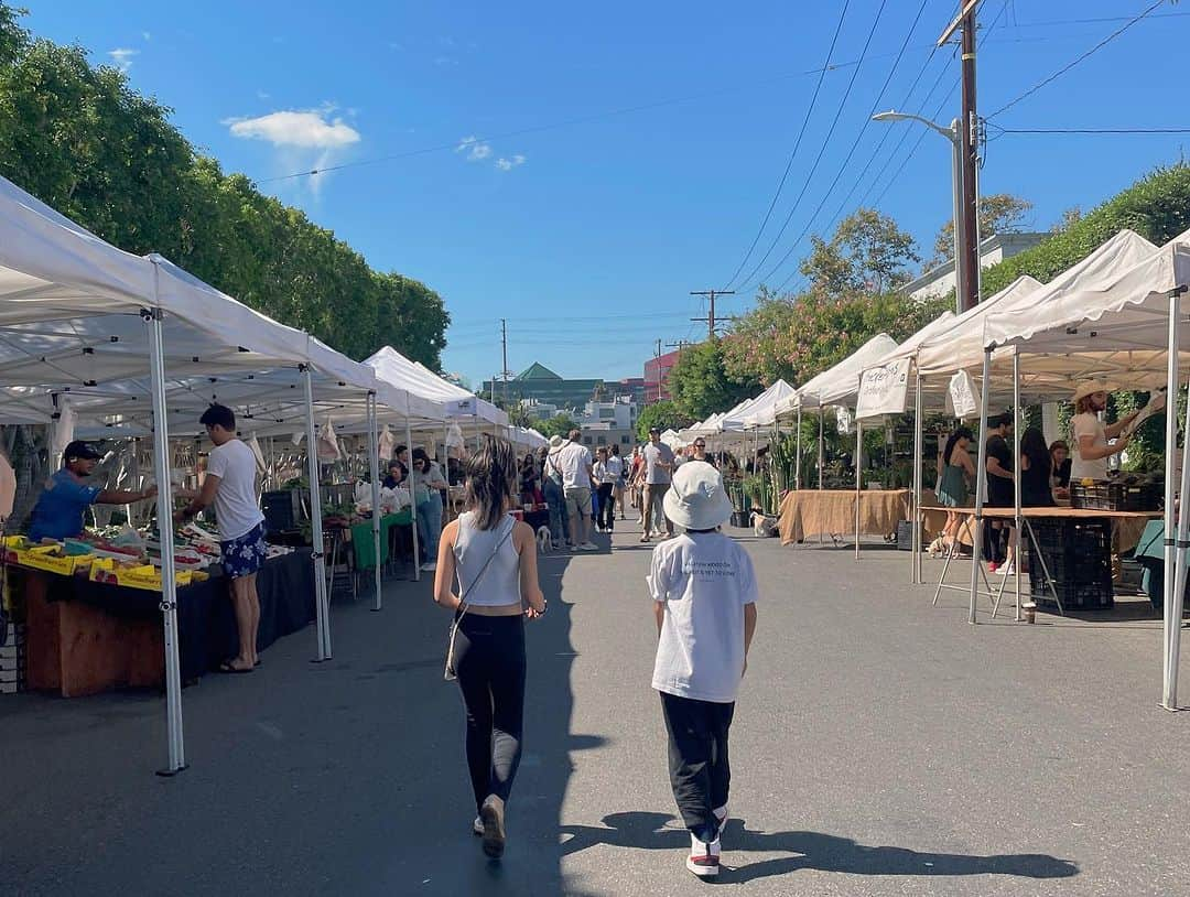 堀江直美さんのインスタグラム写真 - (堀江直美Instagram)「📍 Melrose Ave.  昔お仕事で来てた場所に家族で来れるなんて嬉しい☺️  #family#familytime#familytrip#家族時間#家族旅行#ロサンゼルス#ロサンゼルス旅行#la#latrip#innout#innoutburger#innoutburger#hn✈️trip#hiand#ハイアンド#メルローズ#melroseavenue」10月17日 16時19分 - naomiiiiiiiiiiii