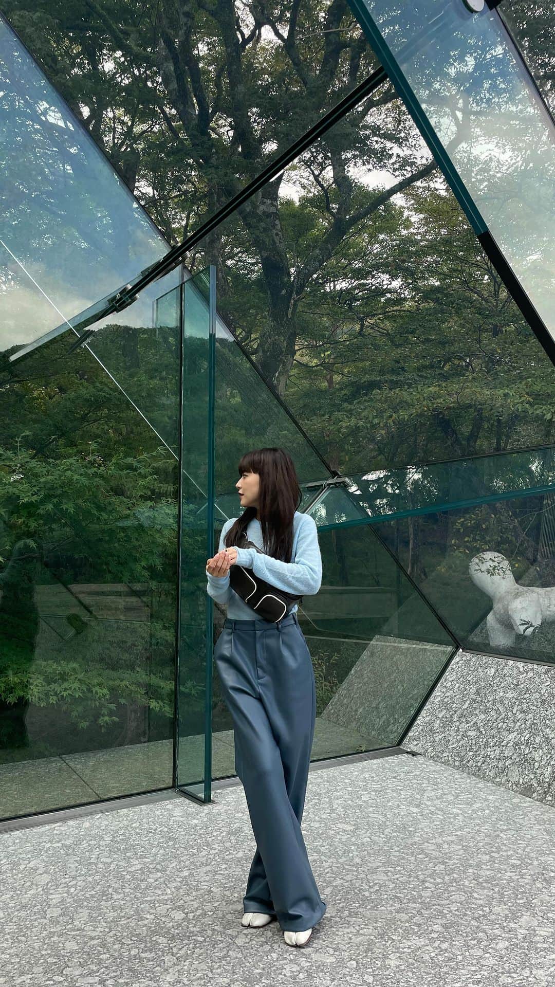 のインスタグラム：「drive in 箱根 🏛️   1- POLA美術館 2- すすき草原 3- 足湯cafe  息抜きも含め場所変えて作業するのめちゃくちゃ大事:) tops - @zara  bottom - @maisonspecial_women  bag - @pantomu_plan vinta  shoes - @maisonmargiela」