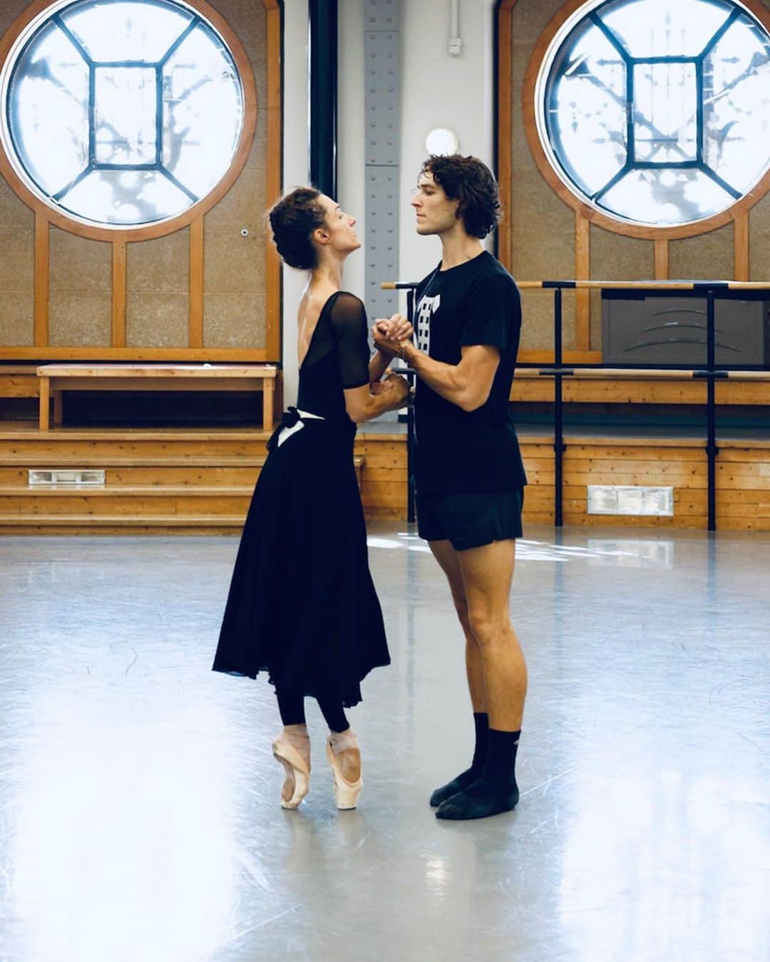 ドロテ・ジルベールさんのインスタグラム写真 - (ドロテ・ジルベールInstagram)「Répétitions de « In the night » de Jerome Robbins avec @humarchand  Photo @svetlanaloboff  .  #InTheNight #JeromeRobbins #FredericChopin」10月17日 16時42分 - dorotheegilbert