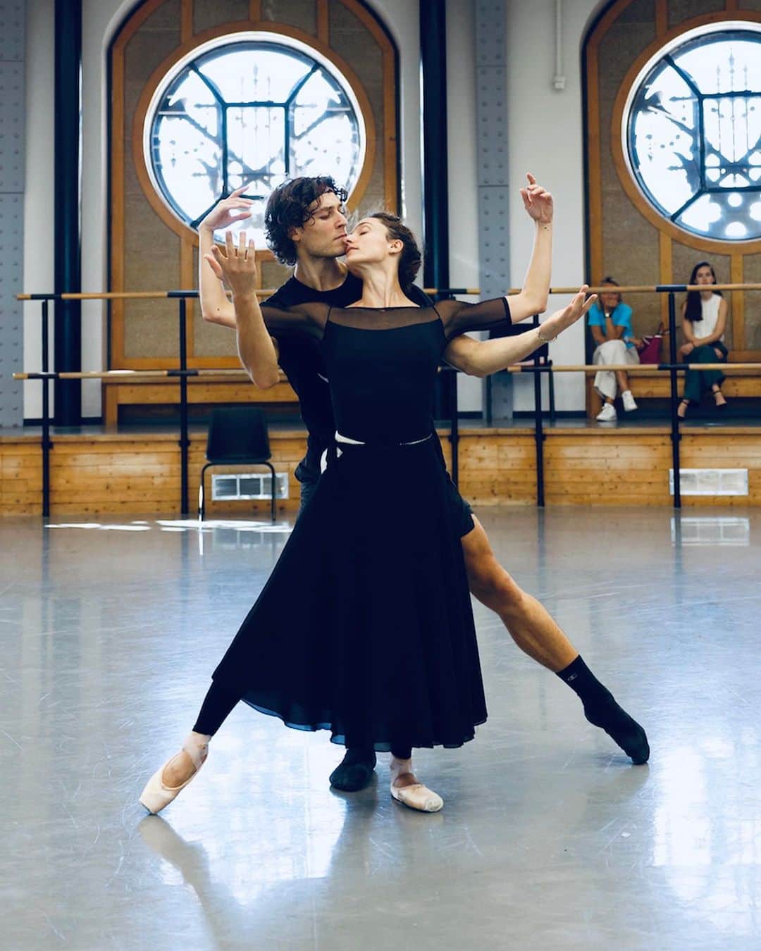ドロテ・ジルベールのインスタグラム：「Répétitions de « In the night » de Jerome Robbins avec @humarchand  Photo @svetlanaloboff  .  #InTheNight #JeromeRobbins #FredericChopin」