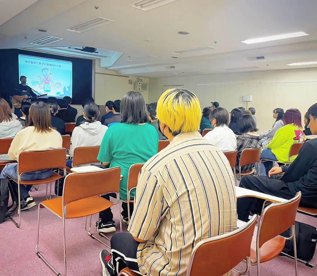 松本隆博のインスタグラム：「。⁡ ⁡今日は大分市にあります⁡ ⁡未来学園さんにて講演コンサート⁡ ⁡を実施しました。本当みんな良い子ら⁡ ⁡で真剣に聴いてくれました( ᴖ ·̫ ᴖ )。⁡ ⁡70分間一生懸命やり切りました。⁡ ⁡今の日本の公学校には足りないものが⁡ ⁡多すぎる。不登校生が増えてるのでは⁡ ⁡なくて‼️子供達が行きたくない学校が⁡ ⁡増えているのだ。⁡⁡ ⁡⁡ ⁡今日はみんな、そして松川先生！⁡ ⁡素晴らしい機会をありがとう🙏✨。⁡ ⁡⁡ ⁡松本隆博⁡ ⁡⁡ 未来学園の⁡blogにも早々に書いて⁡ ⁡下さいました。⁡ ⁡みんな読んでみてね⁡⁡ ⁡https://oita-miraigakuen.jp/2023/10/17/%e4%ba%ba%e7%94%9f%e9%81%8a%e6%ad%a9%e9%81%93/ ⁡ ⁡」