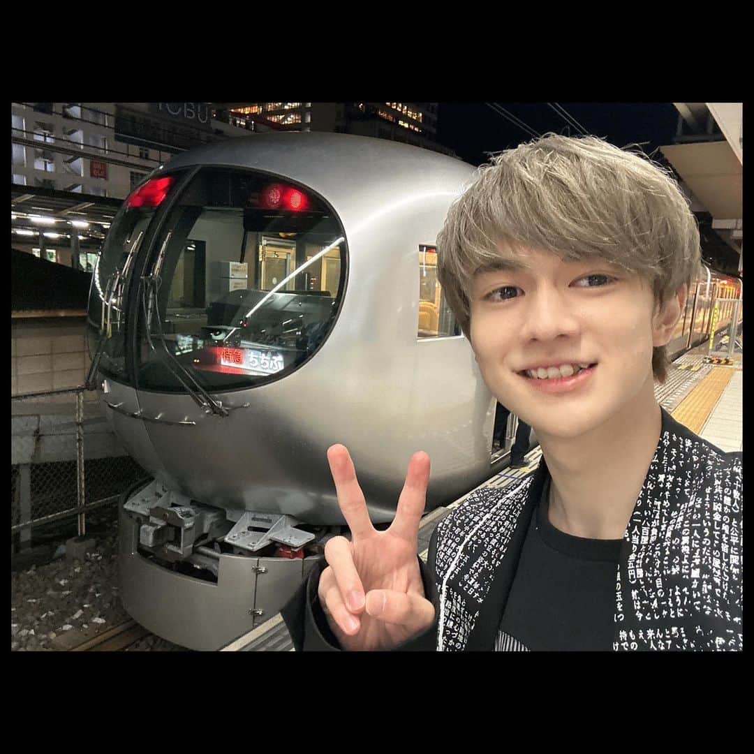 伊藤壮吾のインスタグラム：「#今日の鉄道 1202番線 西武特急Laview、初乗車。 ちちぶ50号で、所沢から池袋まで乗りました。」