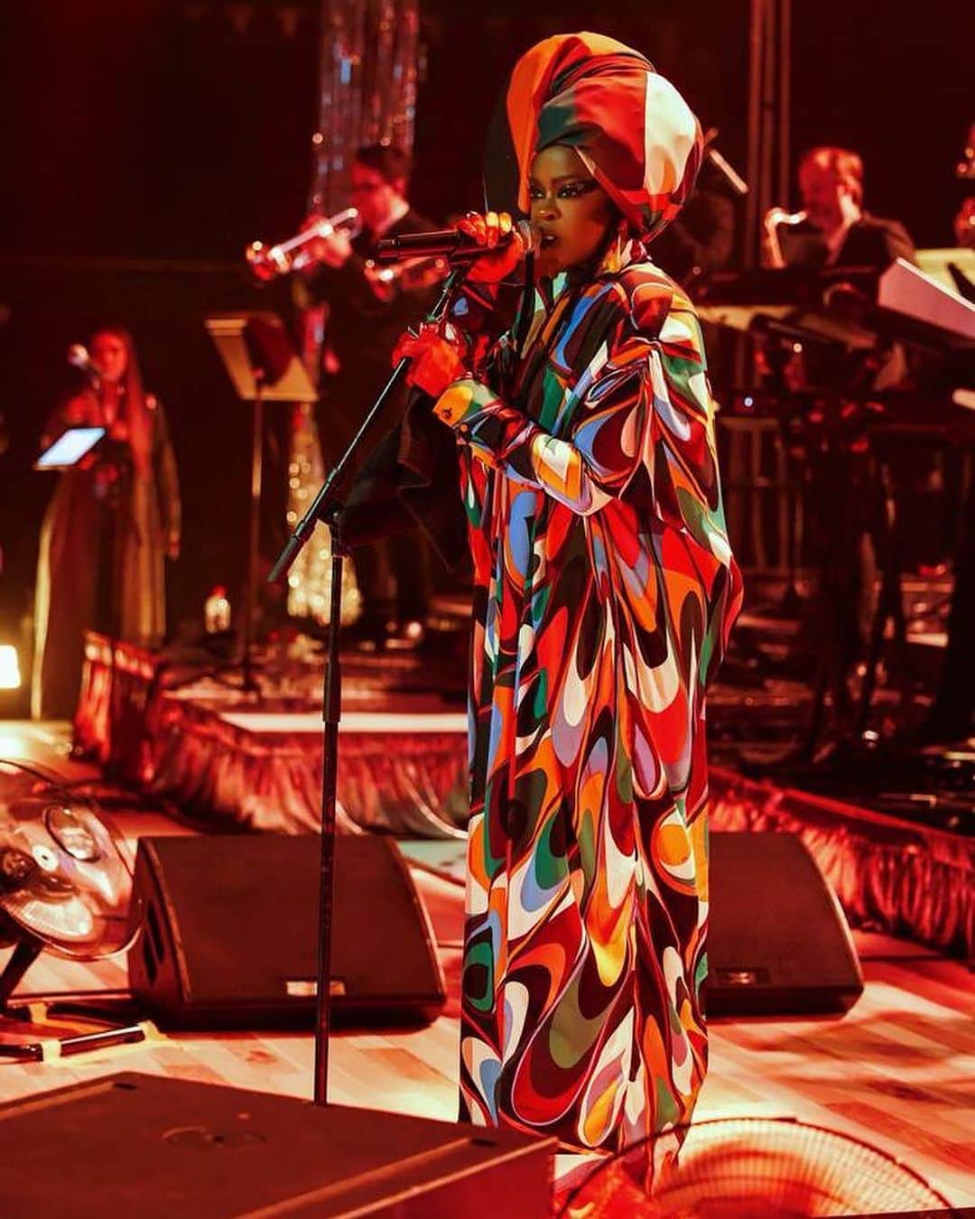 エミリオプッチのインスタグラム：「@mslaurynhill dressed in Pucci by @camillemiceli for her live show in Sydney on October 5th.   @camillemiceli  @Raheem111 @Alanapalaumakeup  @Irma_mchedlishvili  @Fashionistalatinanyc @Nigella.miller  #Puccifamily #supernova」