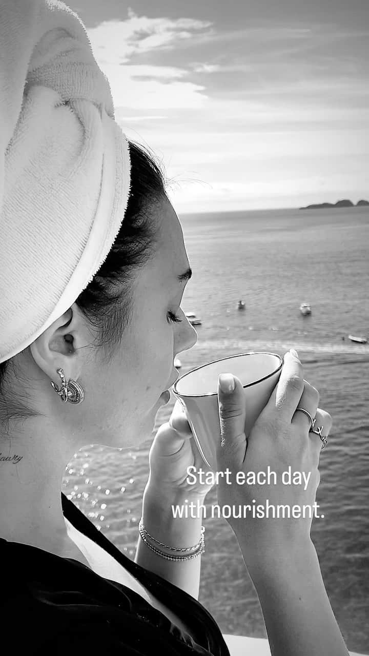 Your Teaのインスタグラム：「We can choose how we set up our bodies each day. Do we want our coffee first thing for the immediate cortisol spike that we have to chase all day? Or can we have our coffee at 10am, after food, and keep things calm for our adrenal system? Each our our herbal blends are designed to nourish the body slowly and deeply; an ideal start and end to your day 🌿 #yourtea」