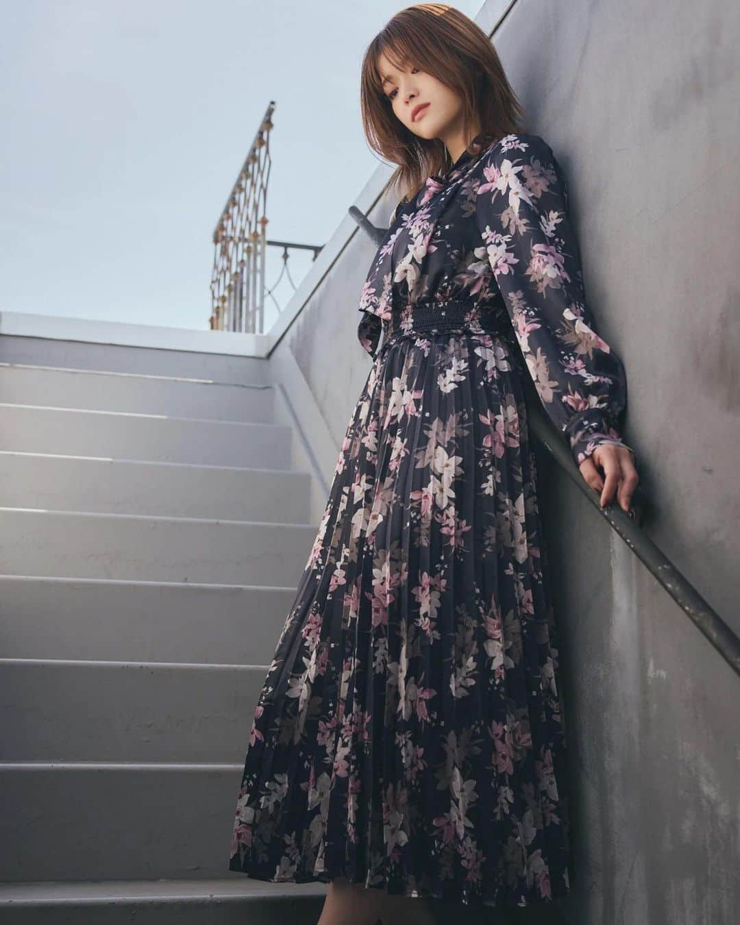 のインスタグラム：「🍎  2023年11月18日（土）〜11月19日（日）の2日間 ポップアップストア 「WINETER POPUP STORE」 開催決定しました〜♡  ・日時  11月18日（土） 10:00〜20:00 11月19日（日） 10:00〜1900 ＊入場から退場まで40分制です。  ・会場  MIL GALLERY JINGUMAE(ミルギャラリー神宮前)　 東京都渋谷区神宮前4-25-28 2F アクセス 明治神宮前駅 徒歩3分、表参道駅 徒歩7分、原宿駅 徒歩8分  ・内容	  ・POP UP限定商品販売 ・2023 Winter Collection先行販売 ・2023 Outer Collection試着販売 ＊その他通常販売中の商品も購入可能  ・当日購入特典	  ・¥20,000（税込）以上購入ごとに、「複製サイン入りLantinamトレカ2枚セット」全3種からランダムで1セットを松村沙友理から手渡し ※全3種の内1種は、POPUP限定版 ※お一人様複数回ご参加可能 ・¥30,000（税込）購入で、¥5,000相当のPOPUP限定ノベルティ「Lantinam置き時計」を松村沙友理からプレゼント&トークが可能 ※ノベルティはお一人様1点に限ります。両日分在庫を用意しており、各日在庫がなくなり次第終了の先着限定となります。 ※3万円以上購入の場合、トレカか時計かを選択可能です、両方欲しい方は別々に購入もしくは合計5万円以上ご購入ください。」