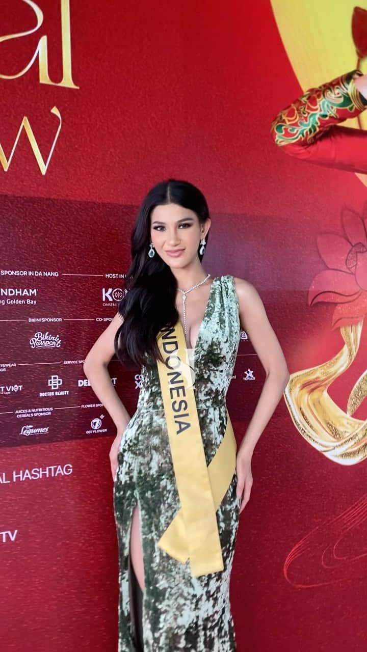 Ivan Gunawanのインスタグラム：「Queen @ritassyawellgreat sangat membuncah hari ini, gorjes banget look saang queen untuk Close door Interview   #sashindonesia🇮🇩」