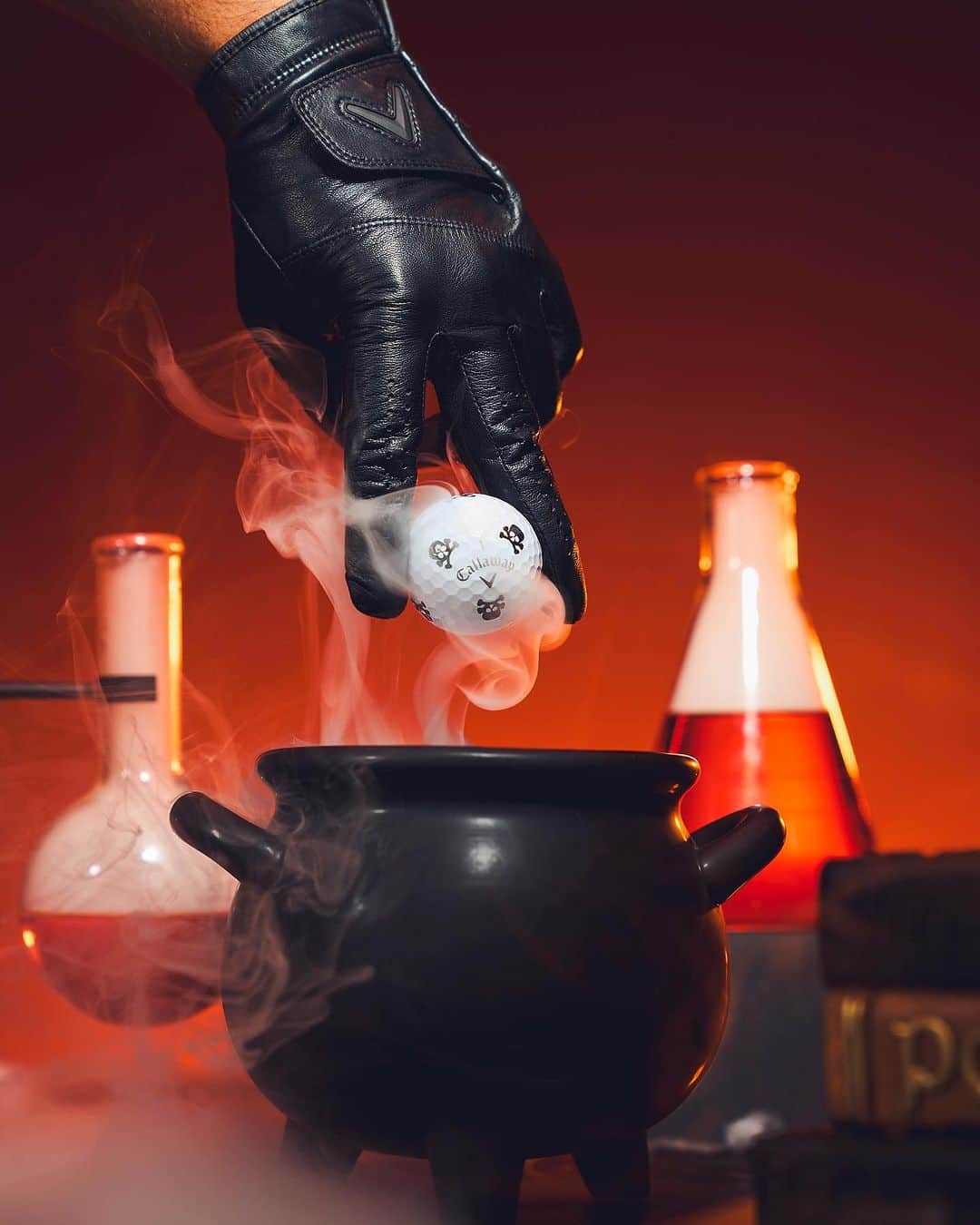 キャロウェイゴルフ（Callaway Golf）さんのインスタグラム写真 - (キャロウェイゴルフ（Callaway Golf）Instagram)「ハロウィン仕様のドクロのTRUVISバージョンが、キャロウェイ オンラインストア限定で登場🎃   ボールはCHROME SOFTボールのみで展開。ボールのナンバーには、すべて【1】がプリントされています。   ドクロ💀のクロム ソフト TRUVIS HALLOWEENボールでハロウィンシーズンのゴルフを楽しんでください！ . . #ハロウィン #🎃 #💀 . . #キャロウェイ #キャロウェイエクスクルーシブ #クロムソフト #オンラインストア限定製品 #数量限定 #予約受付中 #10月19日発売」10月17日 17時14分 - callawaygolf_japan