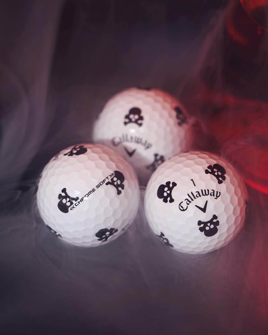 キャロウェイゴルフ（Callaway Golf）さんのインスタグラム写真 - (キャロウェイゴルフ（Callaway Golf）Instagram)「ハロウィン仕様のドクロのTRUVISバージョンが、キャロウェイ オンラインストア限定で登場🎃   ボールはCHROME SOFTボールのみで展開。ボールのナンバーには、すべて【1】がプリントされています。   ドクロ💀のクロム ソフト TRUVIS HALLOWEENボールでハロウィンシーズンのゴルフを楽しんでください！ . . #ハロウィン #🎃 #💀 . . #キャロウェイ #キャロウェイエクスクルーシブ #クロムソフト #オンラインストア限定製品 #数量限定 #予約受付中 #10月19日発売」10月17日 17時14分 - callawaygolf_japan