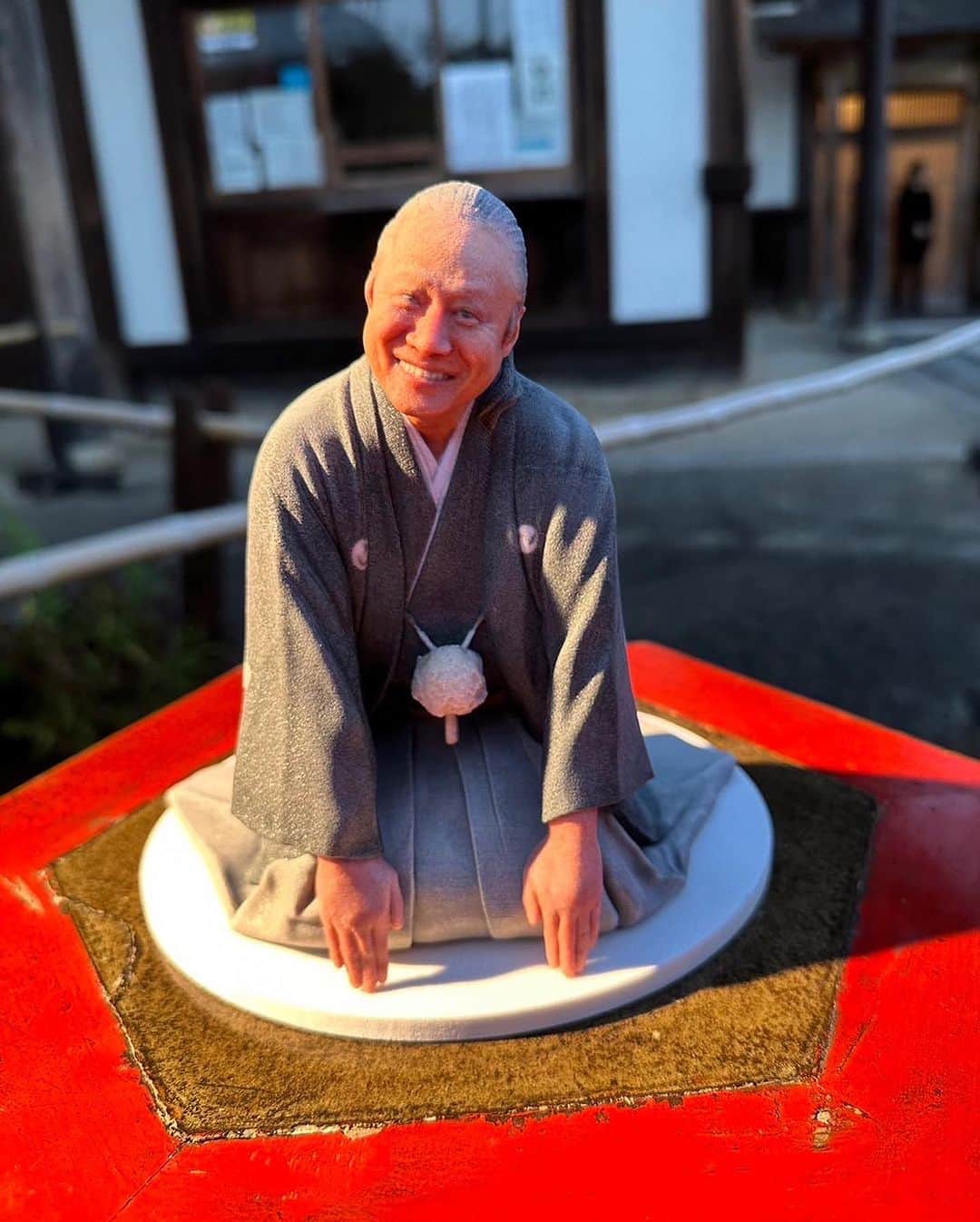 南果歩さんのインスタグラム写真 - (南果歩Instagram)「神無月京都の思い出😊 #きょうといちえ にお呼ばれしました。 #takamibridal の高見重光さんが毎年開いている会で、今年はタカミブライダル100周年の記念の会でした‼️ スタートは #将軍塚青龍殿 から‼️京都を一望できる素晴らしい場所でカクテルパーティ‼️ その後、屋内で打掛のショー、そしてお能、タップダンスと高見さんのゲストを楽しませる精神が隅々にまで行き届いていました‼️‼️‼️ その後車で山を降りて、数百名のゲストは4か所に分かれてディナータイム。 カクテルパーティーでも、ディナーでも、二次会でも、色んな方と話せる雰囲気作りは流石です😊😊😊 おかげさまでまた新しい友達が増えそうです🍀🍀🍀 二次会のメインイベントは高見会長のライブ‼️‼️‼️ ホンマ最高😊😊😊 みんなが笑顔🌈それって中々できることじゃない‼️ 高見会長、新社長、そしてスタッフの皆さんの努力の賜物です😊😊😊 お招きありがとうございました‼️  人生は一期一会ですね😊 理恵ちゃんありがとう❤️ @botan197303   きょうといちえは2days行われたそうです‼️ 凄い‼️‼️ 素晴らしいイベント‼️‼️‼️ #京都 #イベント #南果歩 #kahominami  #미나미카호 #japaneseactor ￼」10月17日 17時23分 - kaho_minami