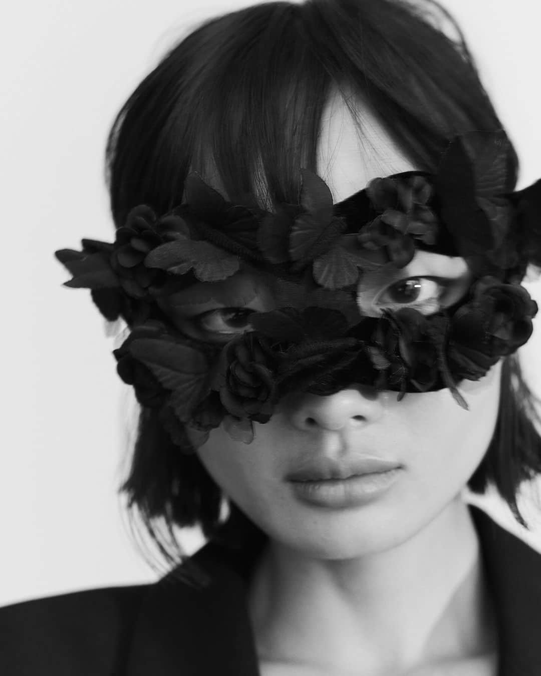 H&Mのインスタグラム：「The finishing touches for your next masked soirée. #HM」