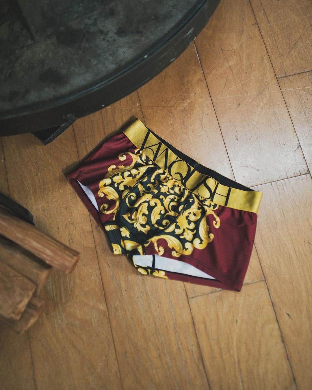 ヴァンキッシュさんのインスタグラム写真 - (ヴァンキッシュInstagram)「VANQUISH Winter Collection 2023.  Available Now.  ▪️Golden Ornament Design Underwear[VUW152]  #vanquish」10月17日 17時28分 - vanquishjp