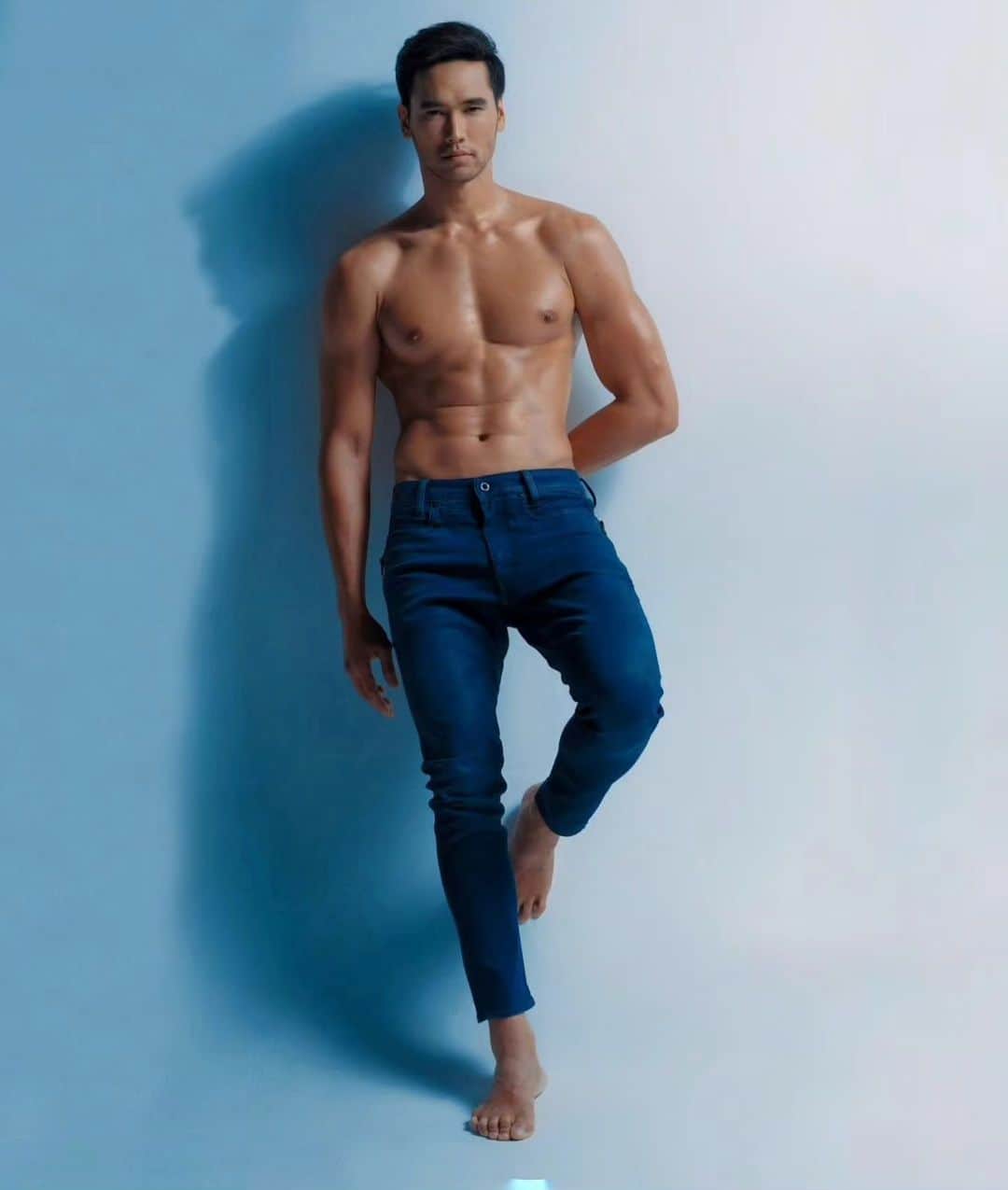 ティムのインスタグラム：「🚹 Blue ain't your color  📸 @davidryophotographer  . . . . #asianmodel #uk #ukmodel #bmamodels #londonmodel #malemodel」