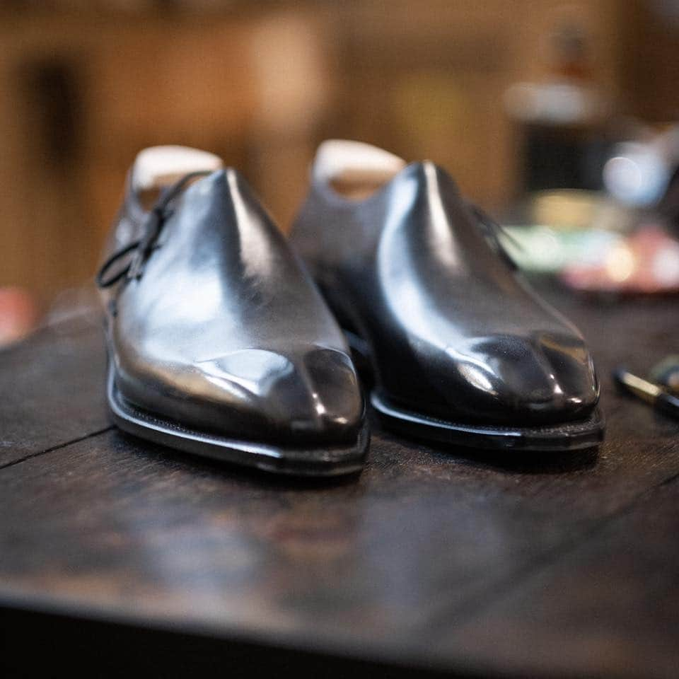 コルテさんのインスタグラム写真 - (コルテInstagram)「Spotted at the Paris boutique !  Model : Lateral lace  Detail : Sculpted toe  Color : Gun Metal  www.corthay.com #corthay #classicshoes」10月17日 17時40分 - maison_corthay