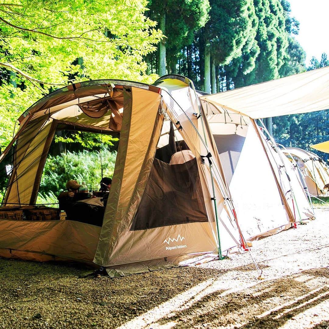 キャンプ情報サイト［ランタン］さんのインスタグラム写真 - (キャンプ情報サイト［ランタン］Instagram)「CAMP SMILE STYLE ／ シンプルなギアで楽しむファミリーキャンプ。 風通しの良いAODでテント泊が楽しい ＼ いろんなキャンパーのキャンプスタイルを現地取材と一般キャンパーからの投稿で数多く掲載してます。 . . 詳しくは @lantern.camp webサイトをご覧ください . . #camp #camping #camplife #outdoor #travel #trip #lantern_smile #キャンプ #キャンプ用品 #アウトドア #テント #自然 #旅行 #キャンプ初心者 #キャンプ好きな人と繋がりたい #アウトドア好きな人と繋がりたい #camper #外遊び #キャンプスタイル #かぶとの森テラス #ファミリーキャンプ #ファミキャン #AOD #アルペンアウトドアーズ #シェラカップ #オレゴニアンキャンパー #oregoniancamper」10月17日 18時00分 - lantern.camp