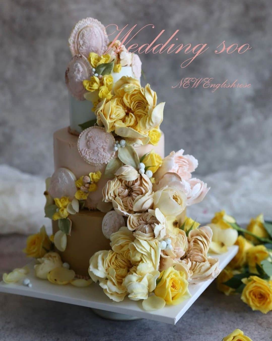청담 수케이크 (atelier soo)さんのインスタグラム写真 - (청담 수케이크 (atelier soo)Instagram)「ㅡ Wedding ⚜️ Yellow & pink  웨딩용 English rose   #weddingsoo💕」10月17日 17時52分 - soocake_ully