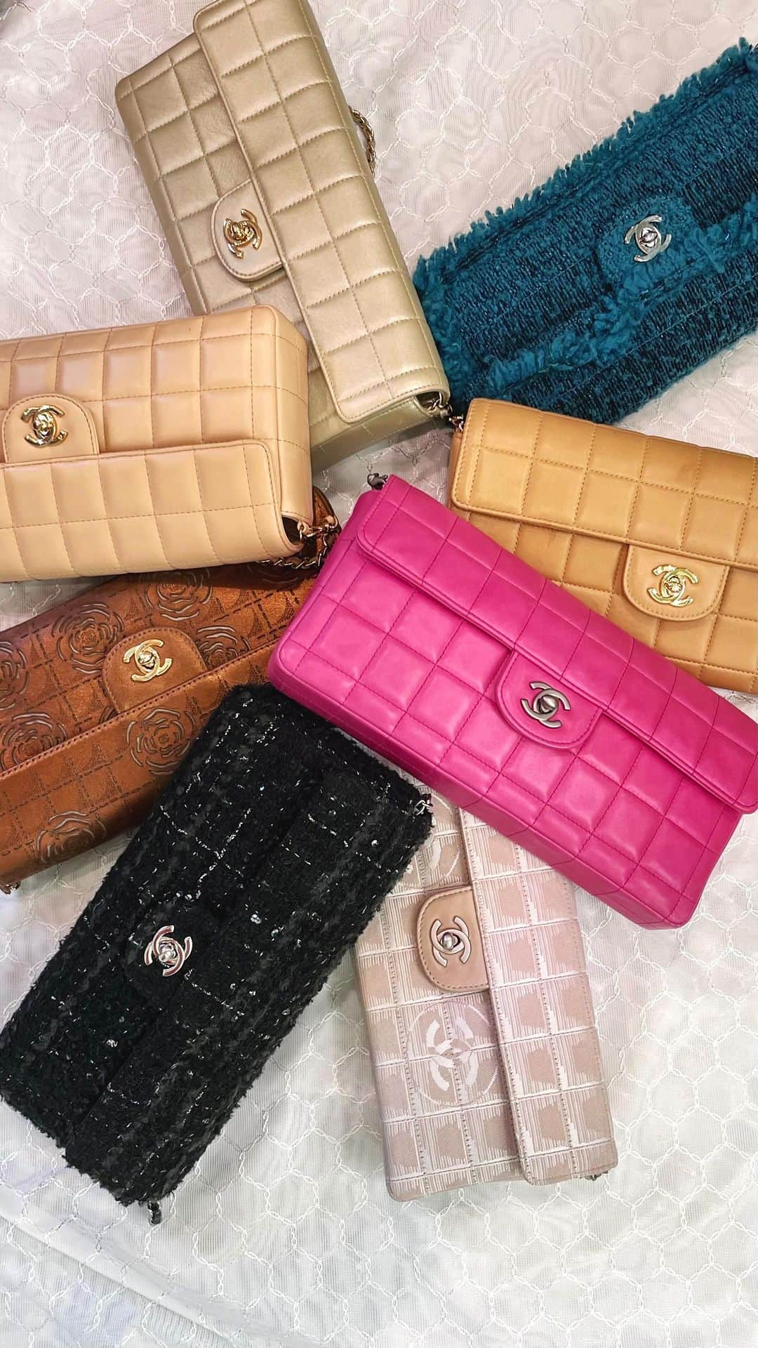 のインスタグラム：「@vintageqoo #Chanel Chocolate Bar collection 🍫🤤  ▼Customer service English/Chinese/Korean/Japanese *Please feel free to contact us! *商品が見つからない場合にはDMにてお問い合わせください   ▼International shipping via our online store. Link in bio.  #tokyovintageshop #오모테산도 #omotesando #aoyama #表參道 #명품빈티지 #빈티지패션 #도쿄빈티지샵  #ヴィンテージファッション #ヴィンテージショップ #chanelvintage #chanel #vintagechanel #chanelclassic #chanellover #빈티지샤넬 #샤넬  #シャネル #샤넬클래식」