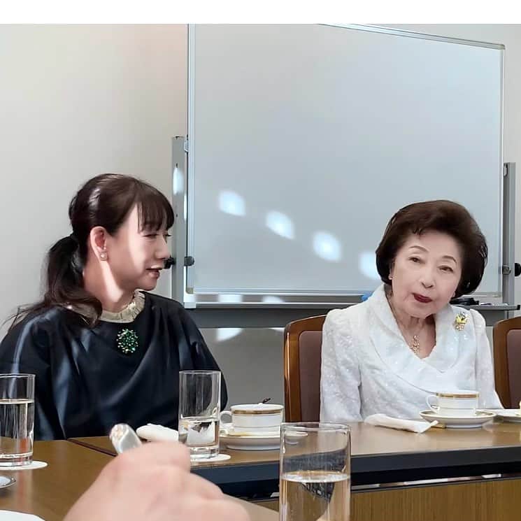 藤原美智子のインスタグラム：「日本の洋菓子の基盤を築かれた #今田美奈子 先生をお迎えして💓  とても勇気と希望を頂けるお話しを頂きました⭐️ ありがとうございました❣️  皆さま、お疲れ様でした💓 #国際文化会館 #藤原美智子」