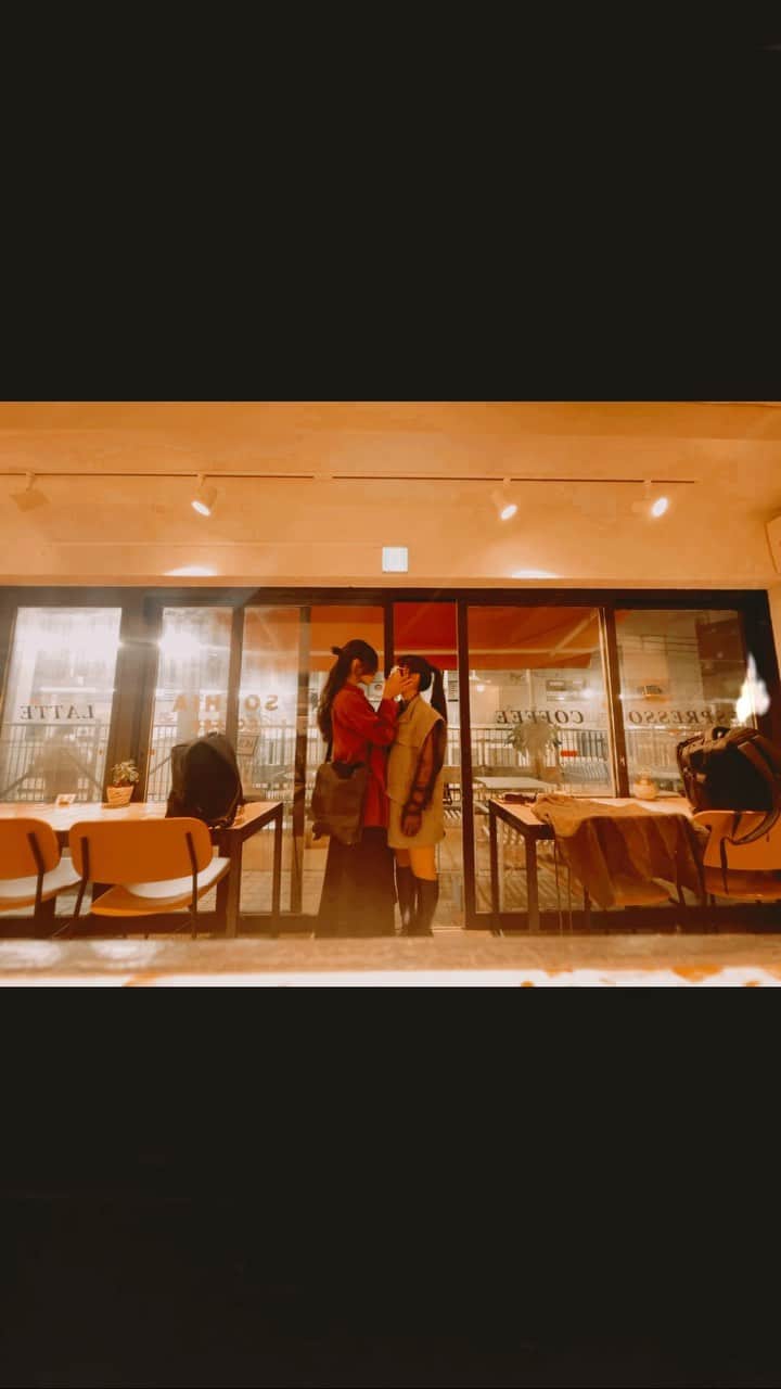 のインスタグラム：「わちゃわちゃイチャワチャ  @_saki.817 オールアップ終わりに」