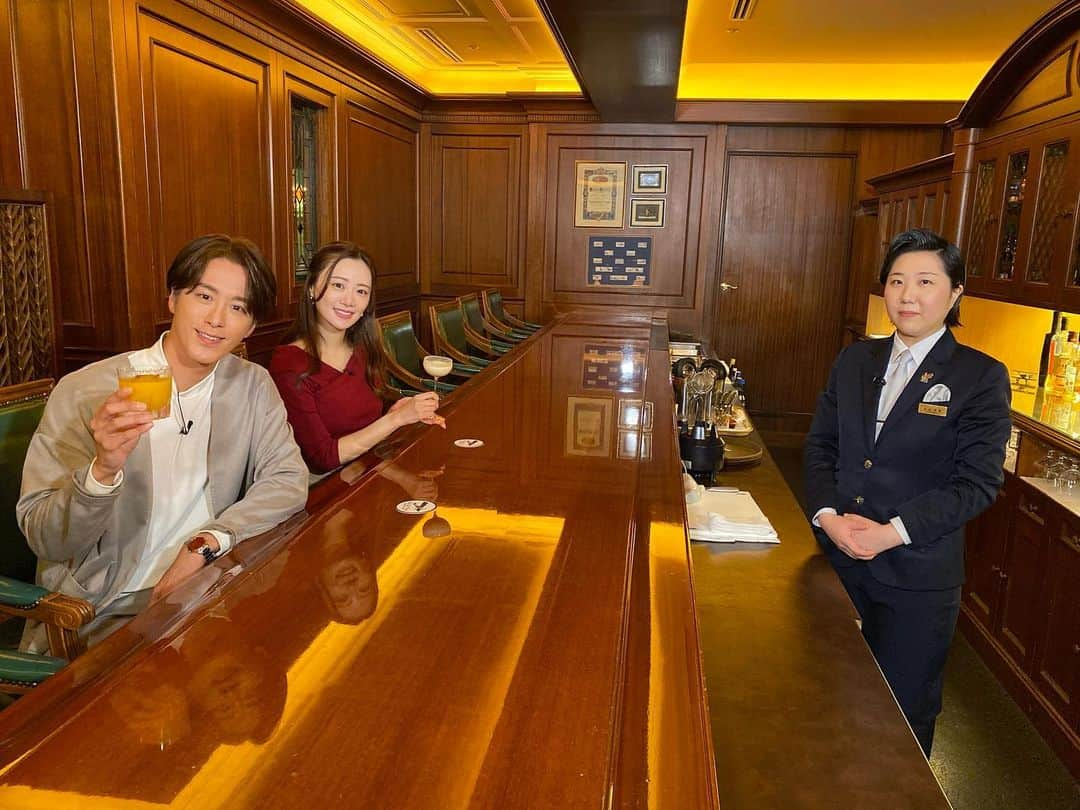 たけるのインスタグラム：「ホテル日航福岡、秋も楽しい🍁・ ・ 歴史ある１階メインBar・夜間飛行で頂くオリジナルカクテルも秋仕様。栗や柿を使い何とも芳醇、ついつい飲みすぎちゃう危険なやーつ‼️笑・ ・ バーテンダーの末永さん、夏のモヒートに引き続き、今回もやりますね〜🤩・ ・ 中国料理・鴻臚では、秋のプレミアム飲茶コース『桂秋飲茶』を開催✨・ ・ 25歳の若き点心師、古賀さん肝入りの絶品コースは、色とりどり、味わいも七色に楽しめる点心をメインとした大満足のコース。・ ・ しおりちゃんと満喫しちゃいました〜☺️・ ・ どちらも11月末まで楽しめます。オンエアチェックして頂き、是非日航へ足を運んでみてください🙌・ ・ ・ #ホテル日航福岡 #夜間飛行 #鴻臚 #みみよりサタデイ #TVQ #ロケ #坂井汐梨 さん  #TAKERU #たける #不動たける #ボイジャー #ウルトラマン #エントリーサービスプロモーション」