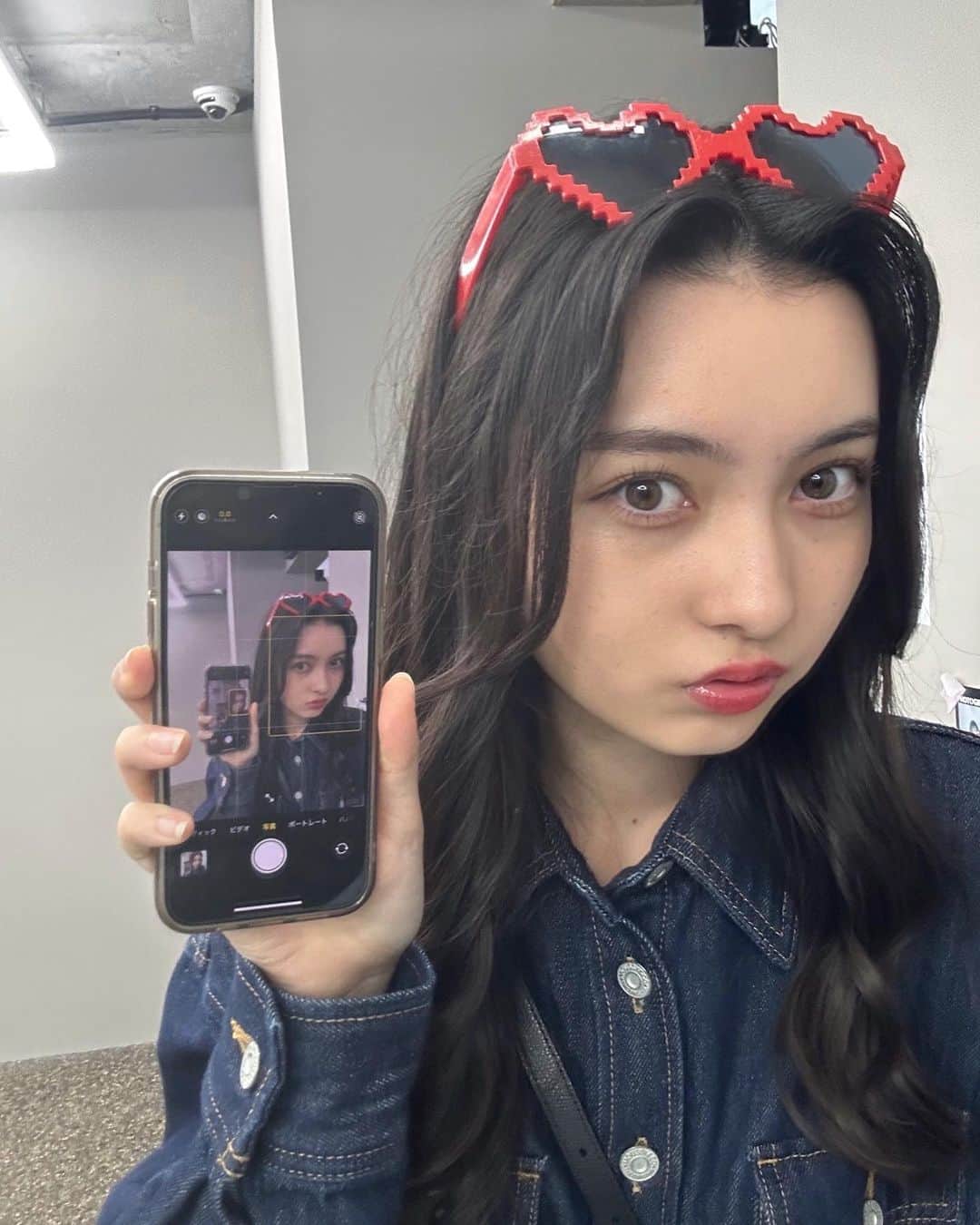 川原美杏のインスタグラム：「💕 センター分けだと前髪気にしなくていいから楽♩韓国プリクラのお店って沢山カチューシャとかアイテムあるからいるだけで楽しい😽  #ニコラ #nicola #ニコモ #ニコラ11月号発売中 #川原美杏」