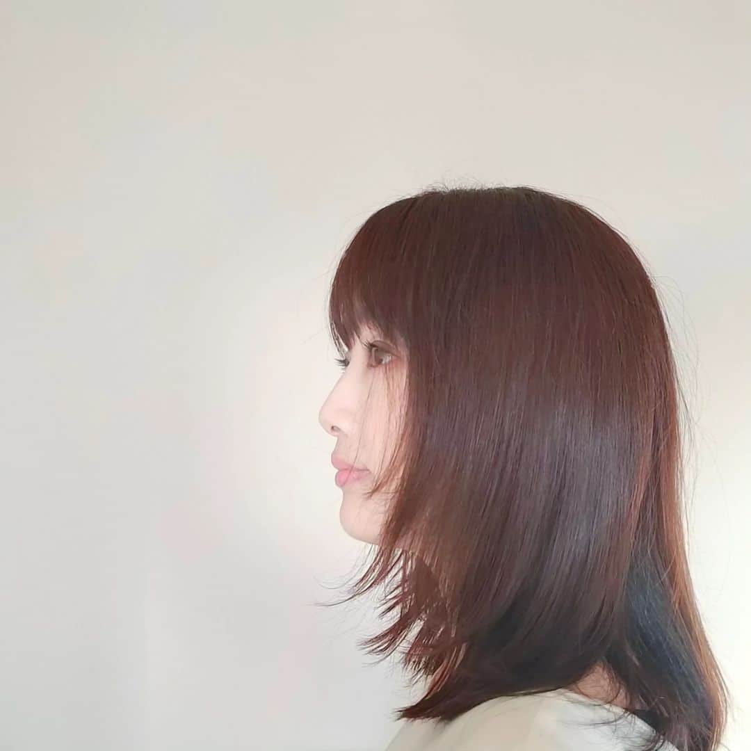 工藤里紗のインスタグラム：「髪の毛綺麗にしてきた✨  後れ毛、こめかみともみあげ に作るのが流行らしい。  光の速さで変わる流行 折角なら楽しみたい♡ 気に入ったよ♡」