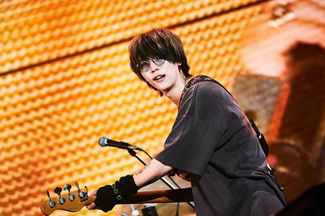 圭吾のインスタグラム：「横浜アリーナ 本当に幸せな時間をありがとう！！ 全員愛してるぜ🤘🤘🤘」