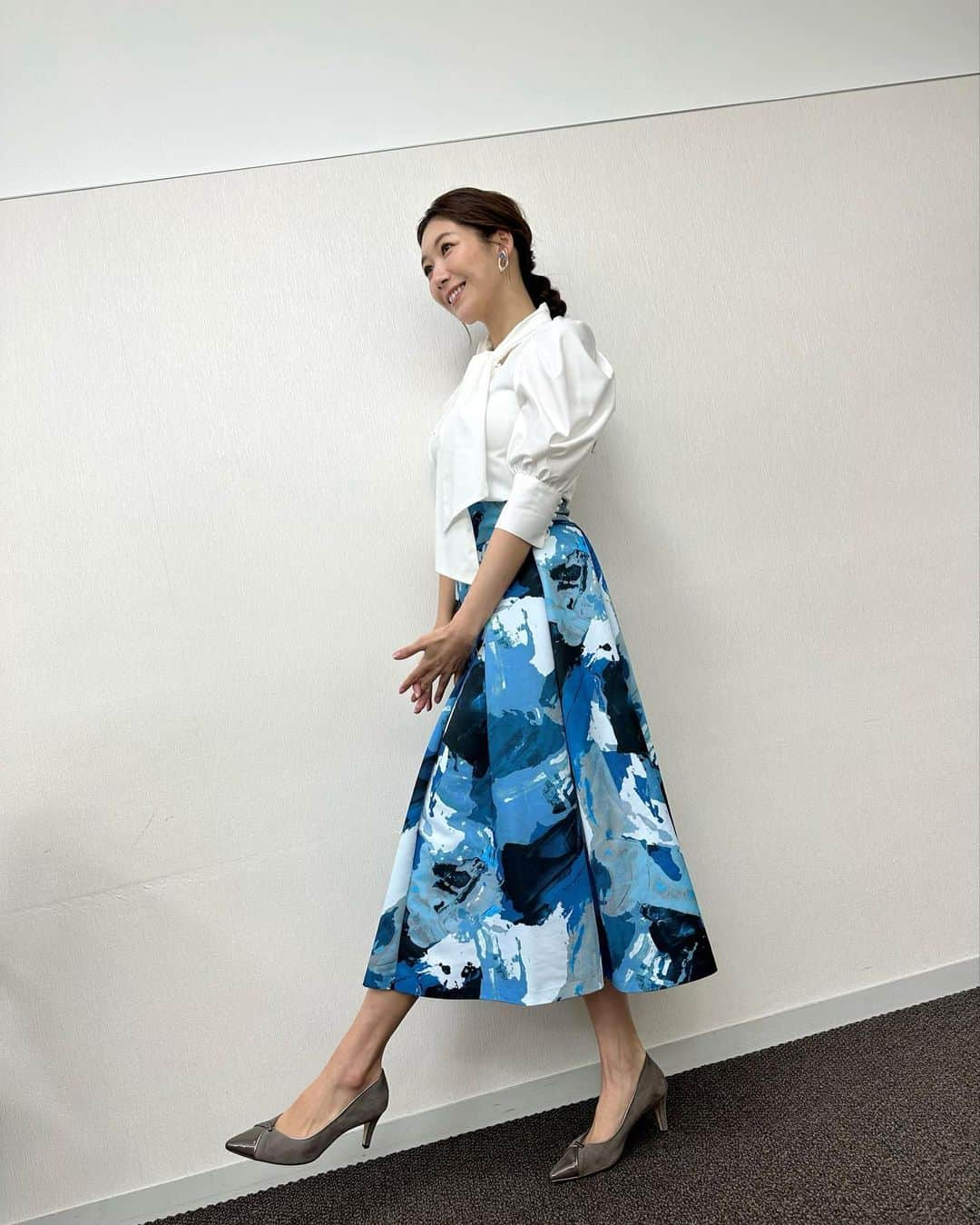 穂川果音さんのインスタグラム写真 - (穂川果音Instagram)「月曜アベプラ衣装👗  1日の気温差が大きいですねーー！ 明日も気温の変化が大きくなるので、服装で調節して体調崩さないように気をつけましょうね！  #衣装　#天気コーデ　#24度の日コーデ　#秋コーデ　#10月コーデ　#秋晴れコーデ　#明日コレ着よコーデ　#気象予報士」10月17日 18時14分 - hokawakanonn