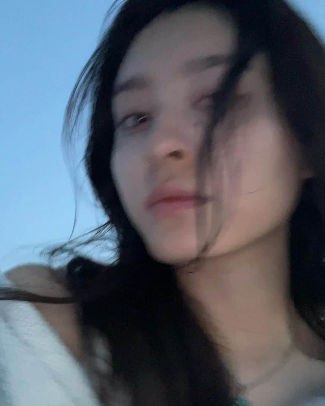 草野星華のインスタグラム：「. 随分と夏だった夏 映像と友達に包まれた夏 海より山派の草野が10年分くらい海に行った夏 そのおかげで海派に変わる、、、なんてことは無さそうです うーん幸せだ」