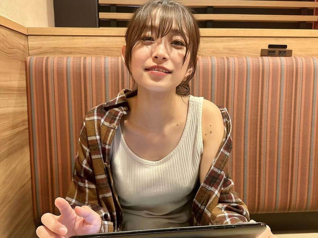 益田恵梨菜さんのインスタグラム写真 - (益田恵梨菜Instagram)「. えっと、えーーーっと 益田、3年ぶり？に前髪作ったよ✂︎ . えー！切らない方がよかった！っ 思う人もいると思うけど 髪の毛は伸びるんで、ね？笑 本人は満足してるみたいなんで 前髪ありな益田もよろしくね✌︎✌︎ . #切る時ソワソワしたよ #まだ自分で自分に見慣れてないよ #笑」10月17日 18時20分 - erina_msd