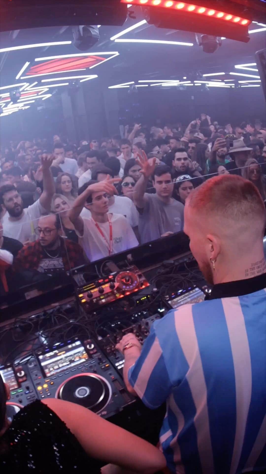 Spinnin' Recordsのインスタグラム：「One brand new party anthem coming right up 🎉 @hugelthug x @elchuapeoficial x @gsprmusic – 'Pompi' is OUT SOON. Drop a 🔥 if you're pumped for this!」