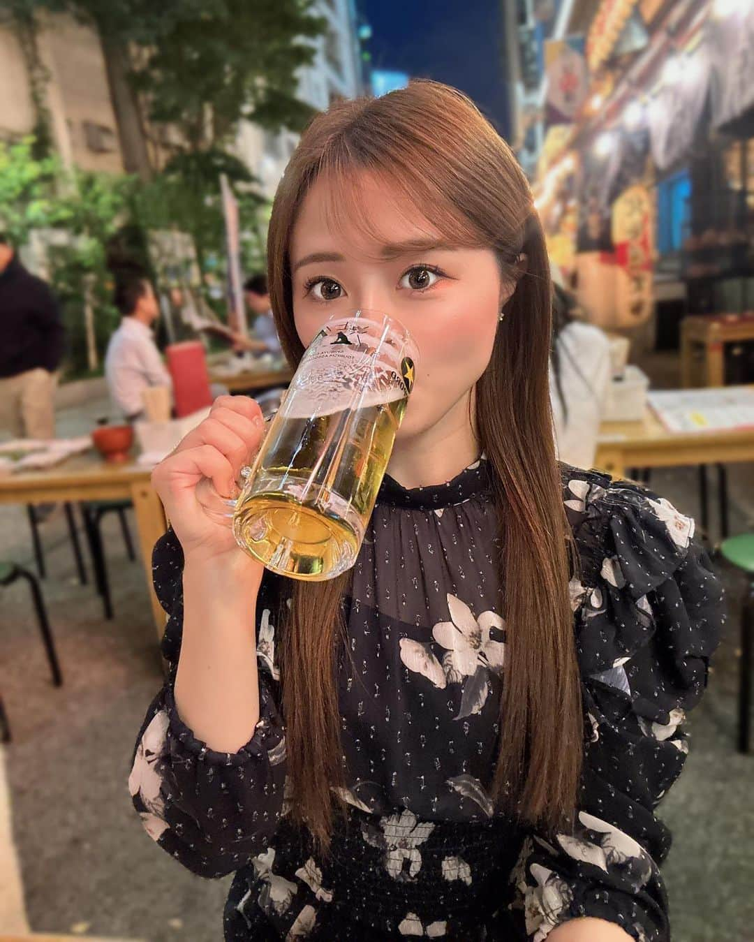 ちひろさんのインスタグラム写真 - (ちひろInstagram)「. . この時期の外飲み最高っ🥳 外で食べるご飯とビール🍺 改めて最高ですな👍🥰 . . . .  #六本木 #西麻布 #銀座 #歌舞伎町 #北新地 #キャバクラ #キャバ嬢 #ラウンジ #ホステス #美人 #likesforlike #港区女子 #可愛い女の子 #美女図鑑 #instalike #japanesegirl #港区 #いいね返し #いいね #フォロー #フォローミー  #ズー東京 #ズー東京ちひろ #zootokyo #zoo東京ちひろ #いいね歓迎 #外飲み #お酒好き女子 #渋谷横丁」10月17日 21時00分 - chipipi_uspi