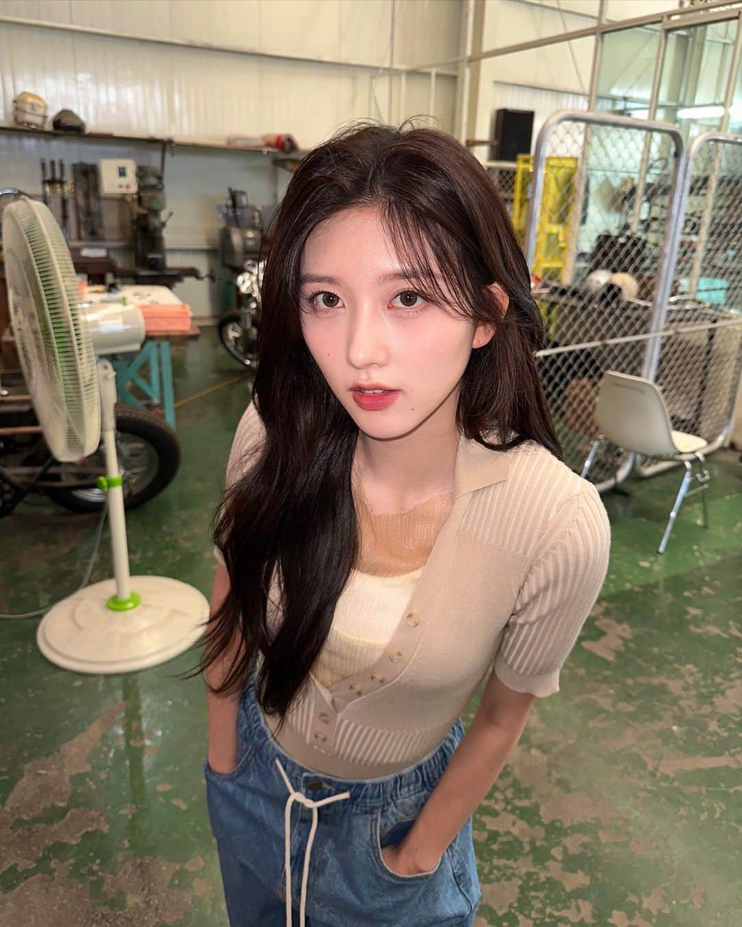 IVEのインスタグラム：「내가 좋아하는 사진🫶 잔뜩 웃고 있네☺️  #IVE #아이브 #アイヴ  #GAEUL #가을 #ガウル  #1stEP #IVEMINE #Eitherway #OfftheRecord #Baddie」