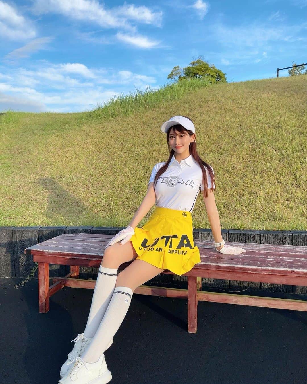 MAYUさんのインスタグラム写真 - (MAYUInstagram)「. 🌼🐣🌱🍋💛 . やっぱ黄色好きだな〜 パッと華やかに明るくなる🌼 . みんなの1番好きな色は何色？☺️ 私は黄色とピンクと白💝 . . #ゴルフ女子#ゴルフ#ゴルフウェア#ゴルフコーデ#ゴルフファッション#ユタゴルフ#ゴルフ場#golf#golfwear#golflife#golfaddict#golfclub#golfstagram#golfcourse#golfday#utaa#utaagolf#japan #japanesegirl」10月17日 18時33分 - mayu.kina_golf