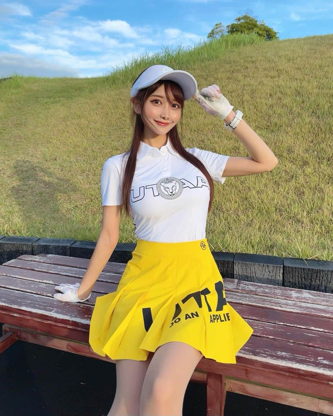のインスタグラム：「. 🌼🐣🌱🍋💛 . やっぱ黄色好きだな〜 パッと華やかに明るくなる🌼 . みんなの1番好きな色は何色？☺️ 私は黄色とピンクと白💝 . . #ゴルフ女子#ゴルフ#ゴルフウェア#ゴルフコーデ#ゴルフファッション#ユタゴルフ#ゴルフ場#golf#golfwear#golflife#golfaddict#golfclub#golfstagram#golfcourse#golfday#utaa#utaagolf#japan #japanesegirl」