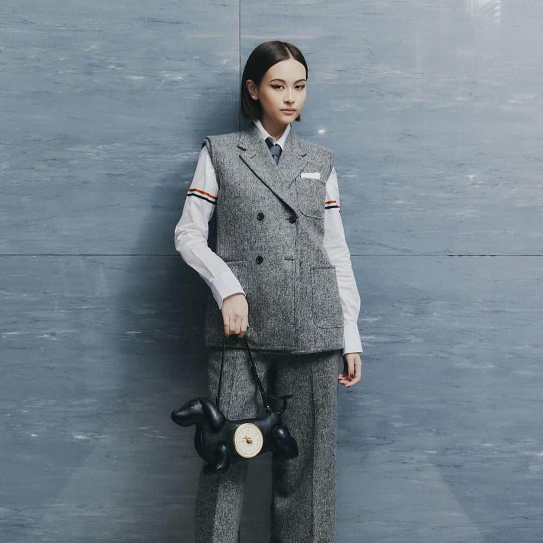 高橋ららさんのインスタグラム写真 - (高橋ららInstagram)「Thom Browne の20周年カプセルコレクションが18日から伊勢丹新宿店ポップアップにて先行発売されます🩶  #thombrowne20 #thombrowne #トムブラウン #pr」10月17日 18時39分 - lala__takahashi