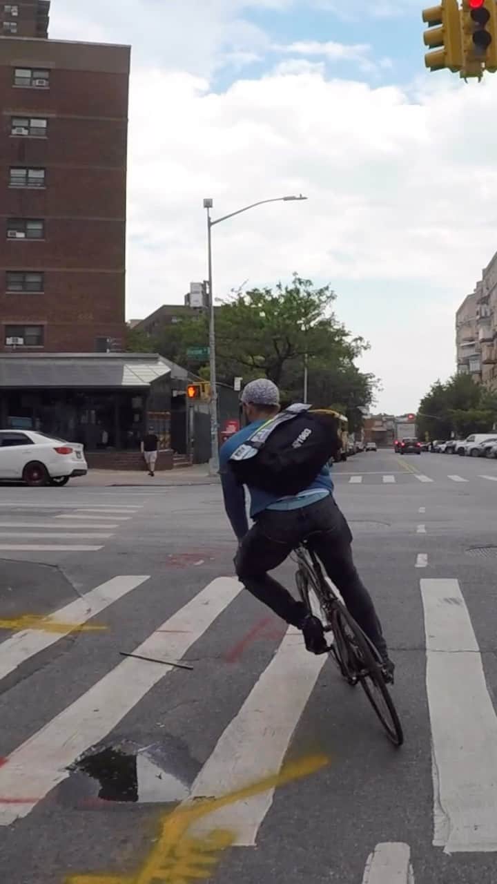 のインスタグラム：「🚲 @jaynopanic  📹 @stayalivestudio . . @mp_japan × @petersutherland コラボメッセンジャーバッグ」