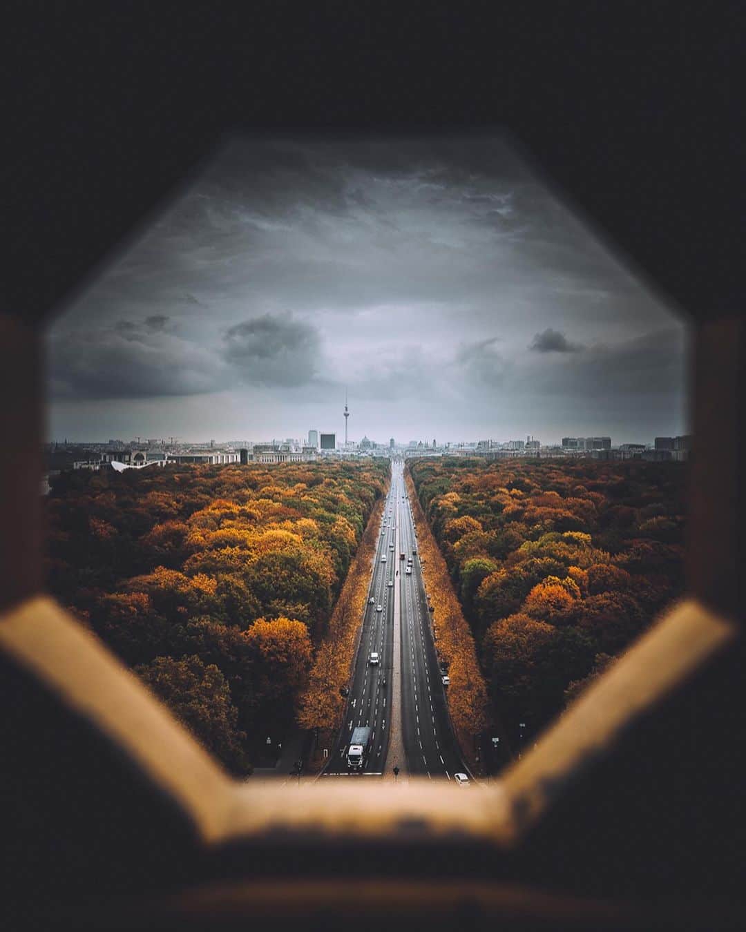Thomas Kakarekoのインスタグラム：「A few Berlin fall favorites from past years, can’t wait to add more this season 🍁  #berlin」